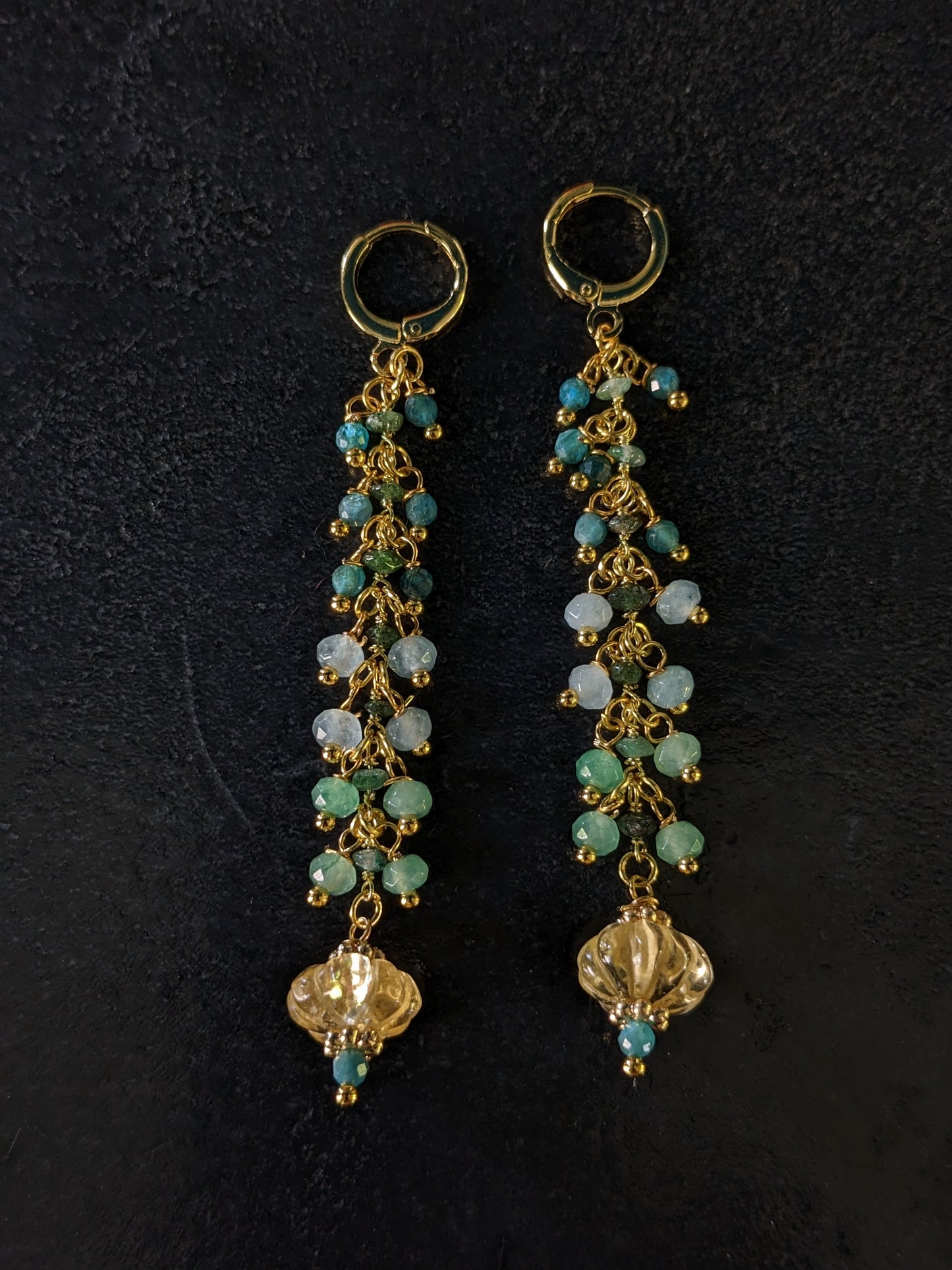 Boucles d'oreilles de créateur en pierres fines