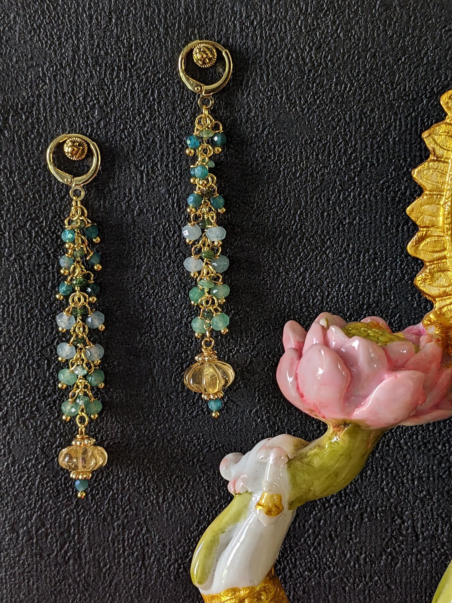 Boucles d'oreilles de créateur en pierres fines
