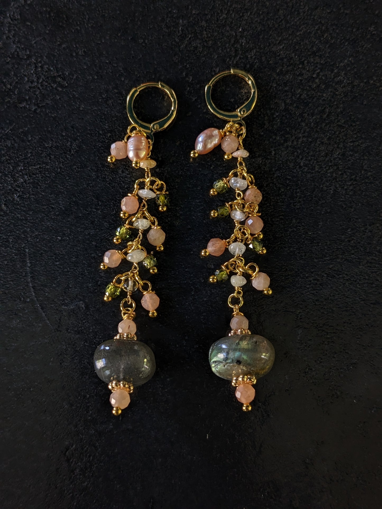 Boucles d'oreilles de créateur en pierres fines