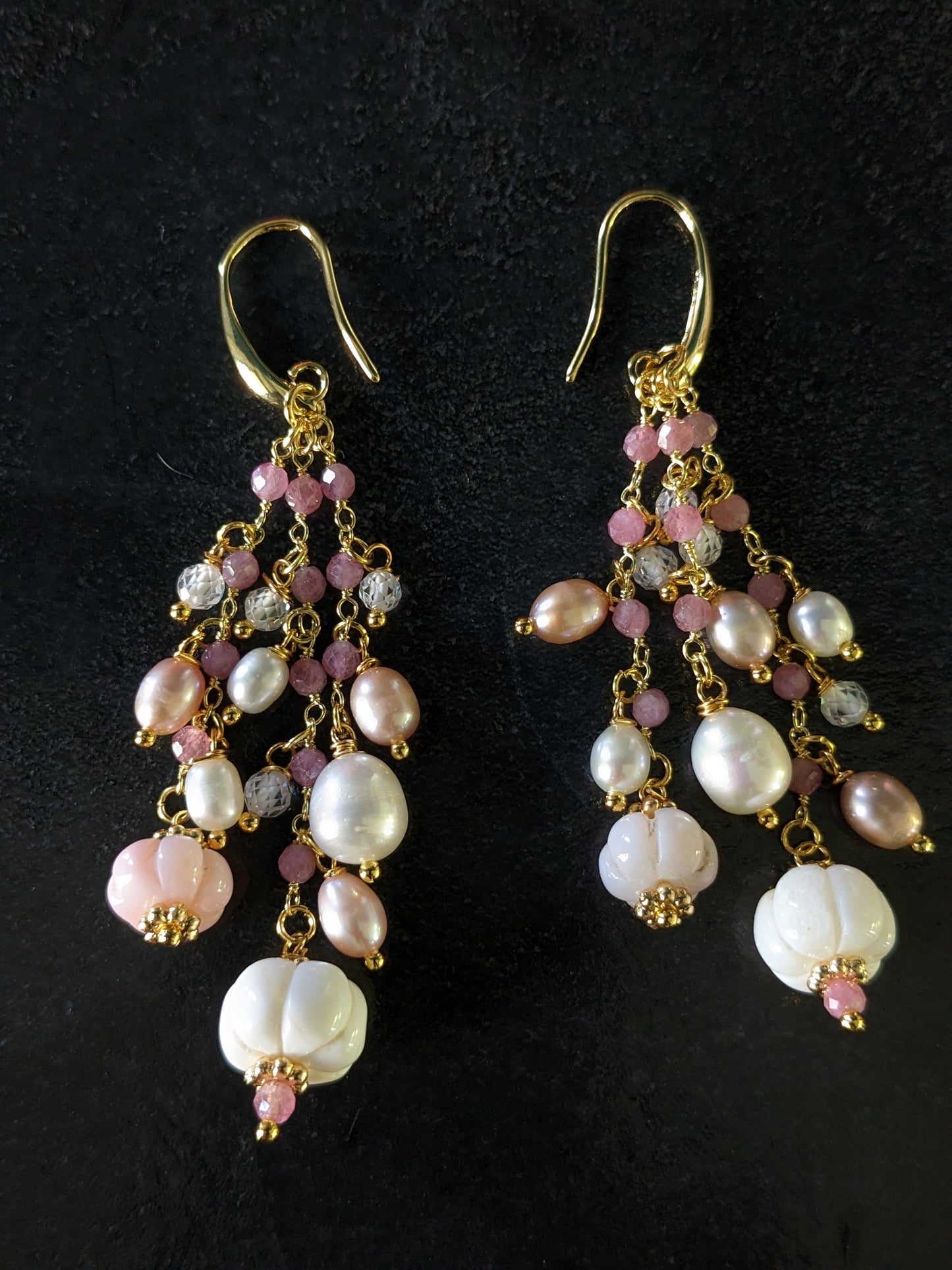 Boucles d'oreilles de créateur en pierres fines