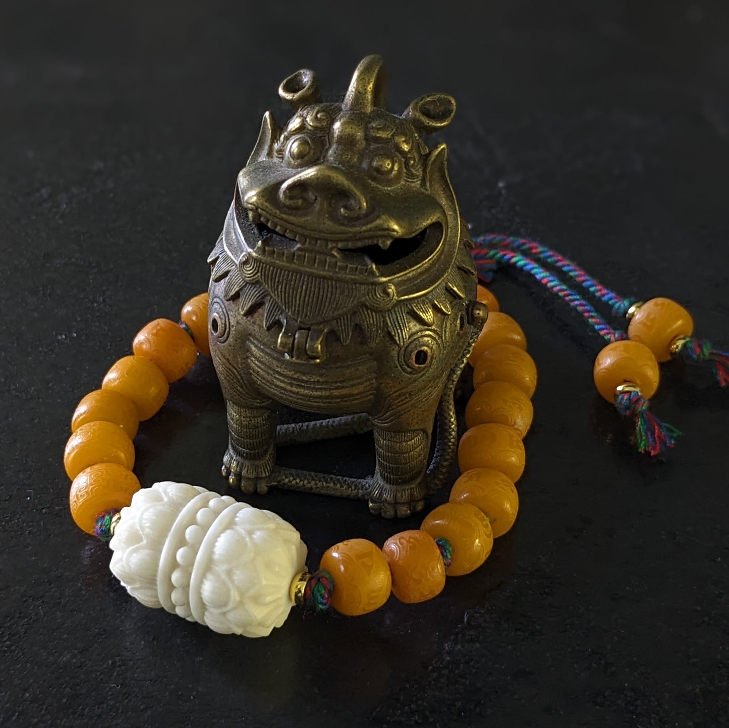 Bracelet spirituel orné de mantras