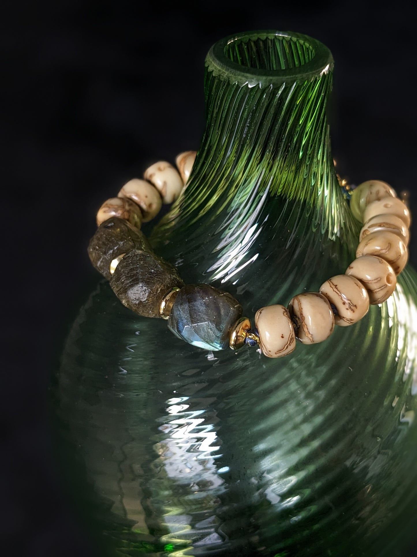 Bracelet bouddhiste et bohème pierres naturelles