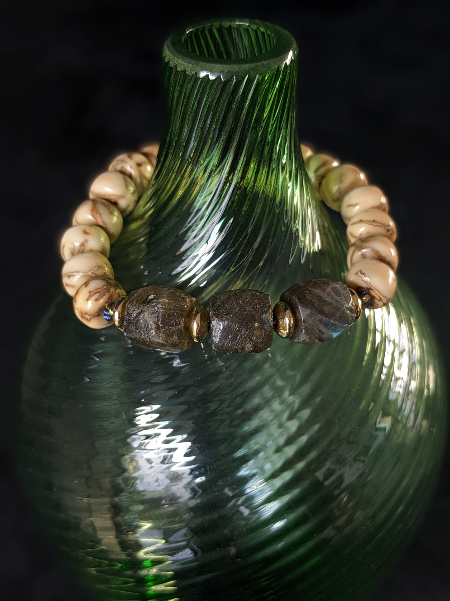 Bracelet bouddhiste et bohème pierres naturelles
