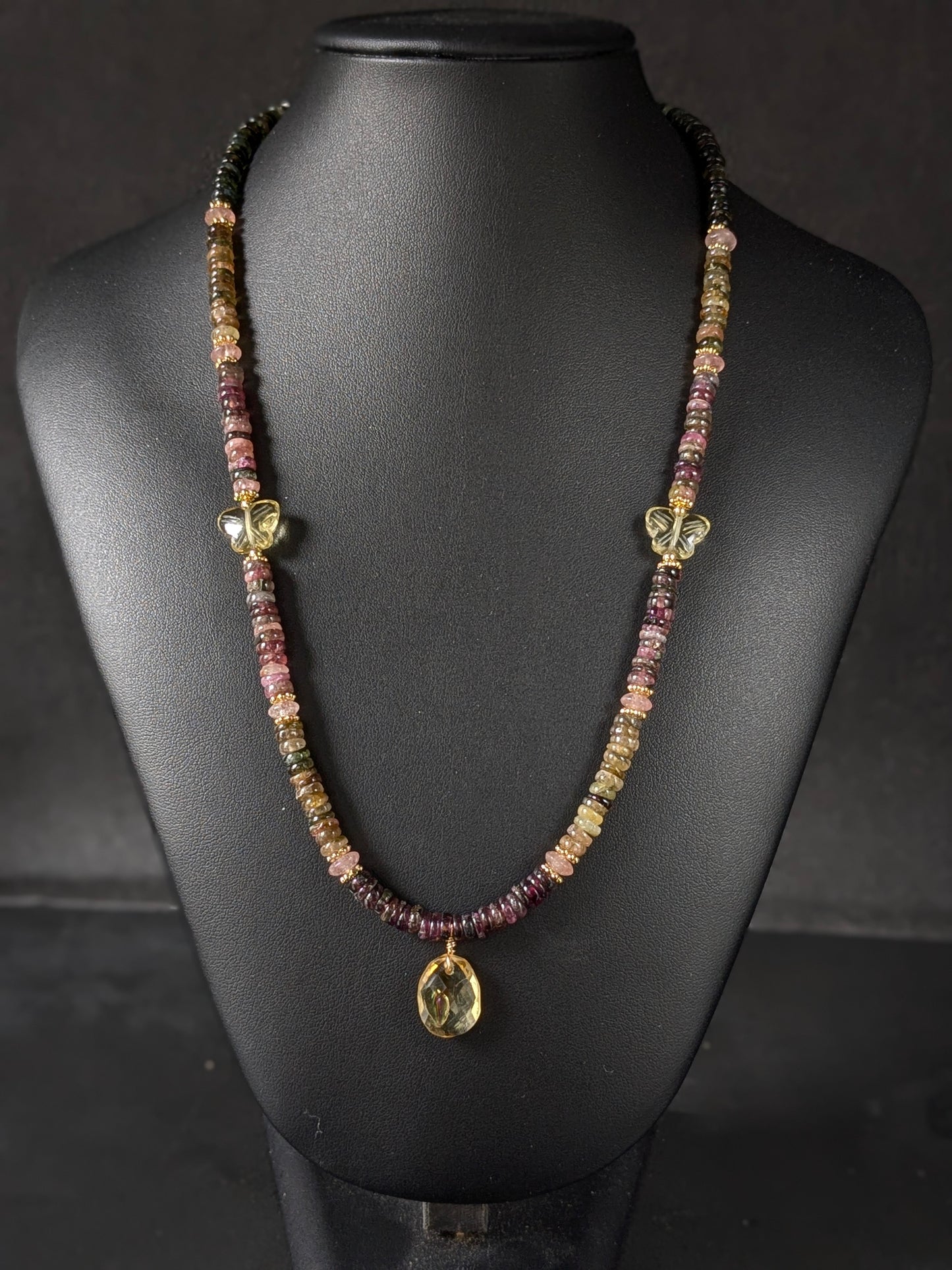 Collier Elesha