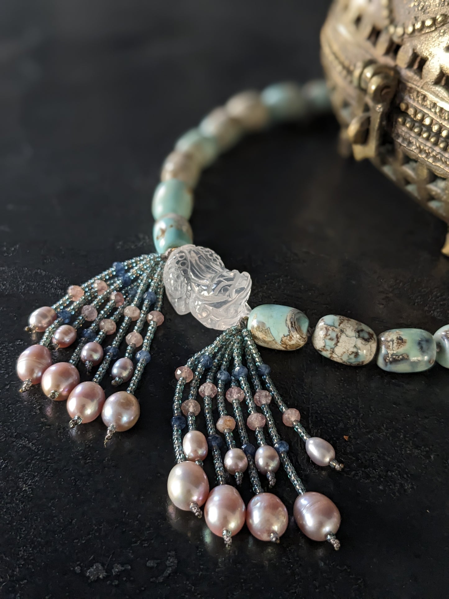 Collier bohème en agates et perles d'eau douce