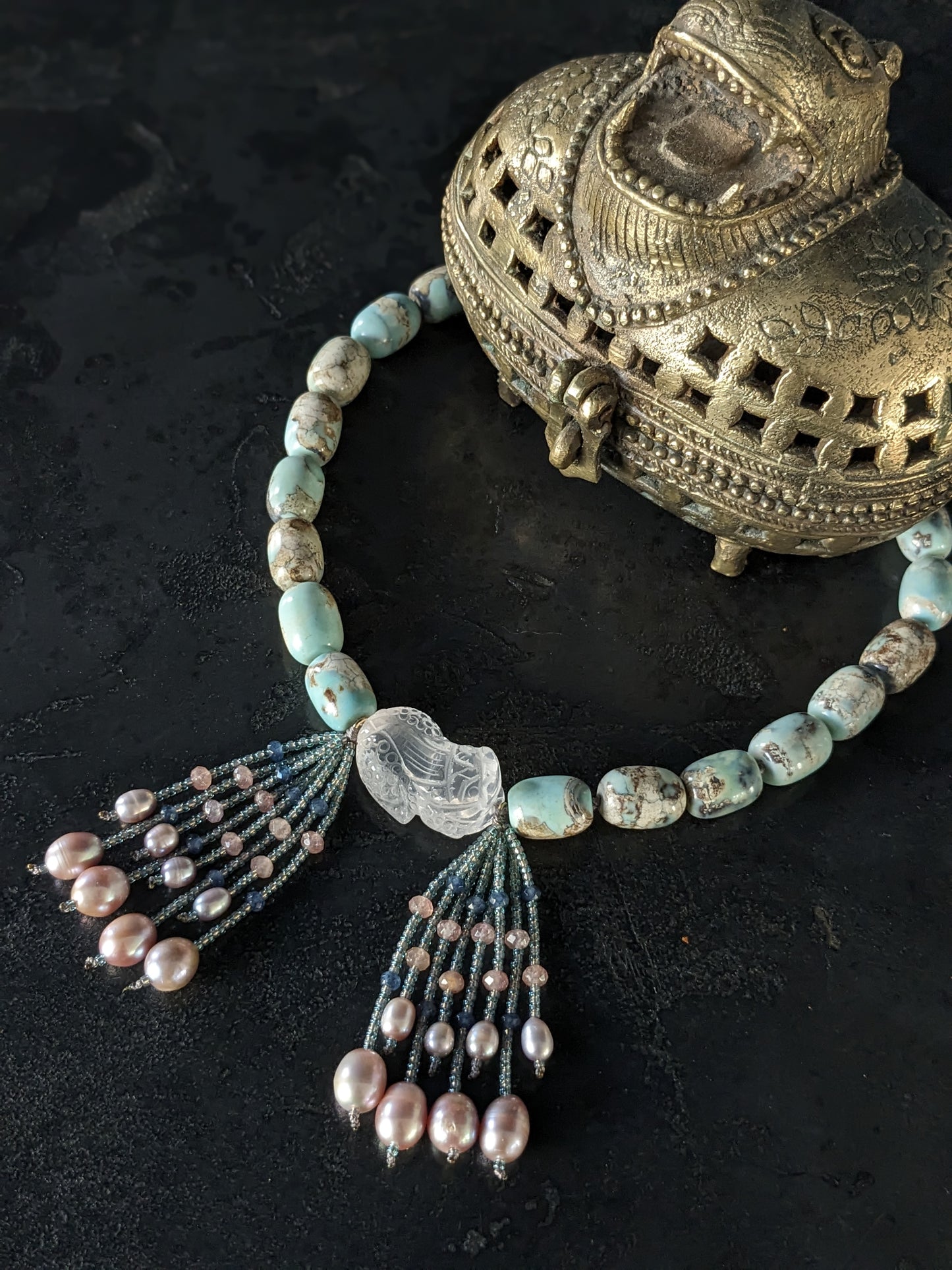 Collier bohème en agates et perles d'eau douce