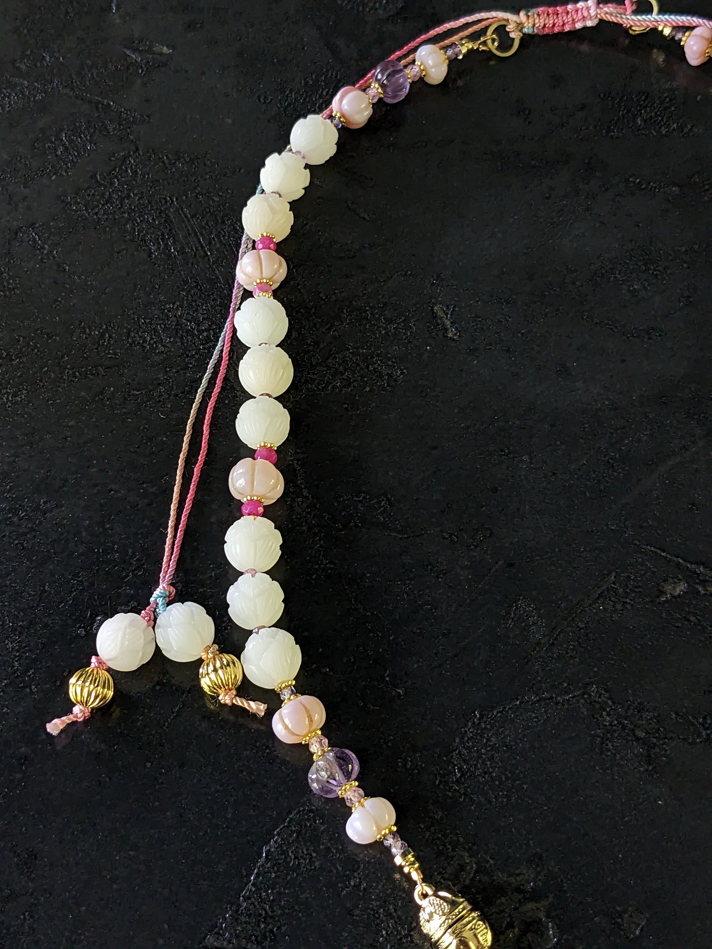 Collier en perles de lotus et pierres fines, style bohème et ethnique