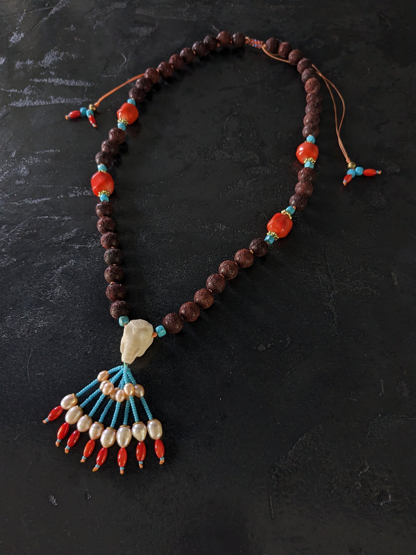 Collier en bois de santal, corail, turquoise et dieu ganesh