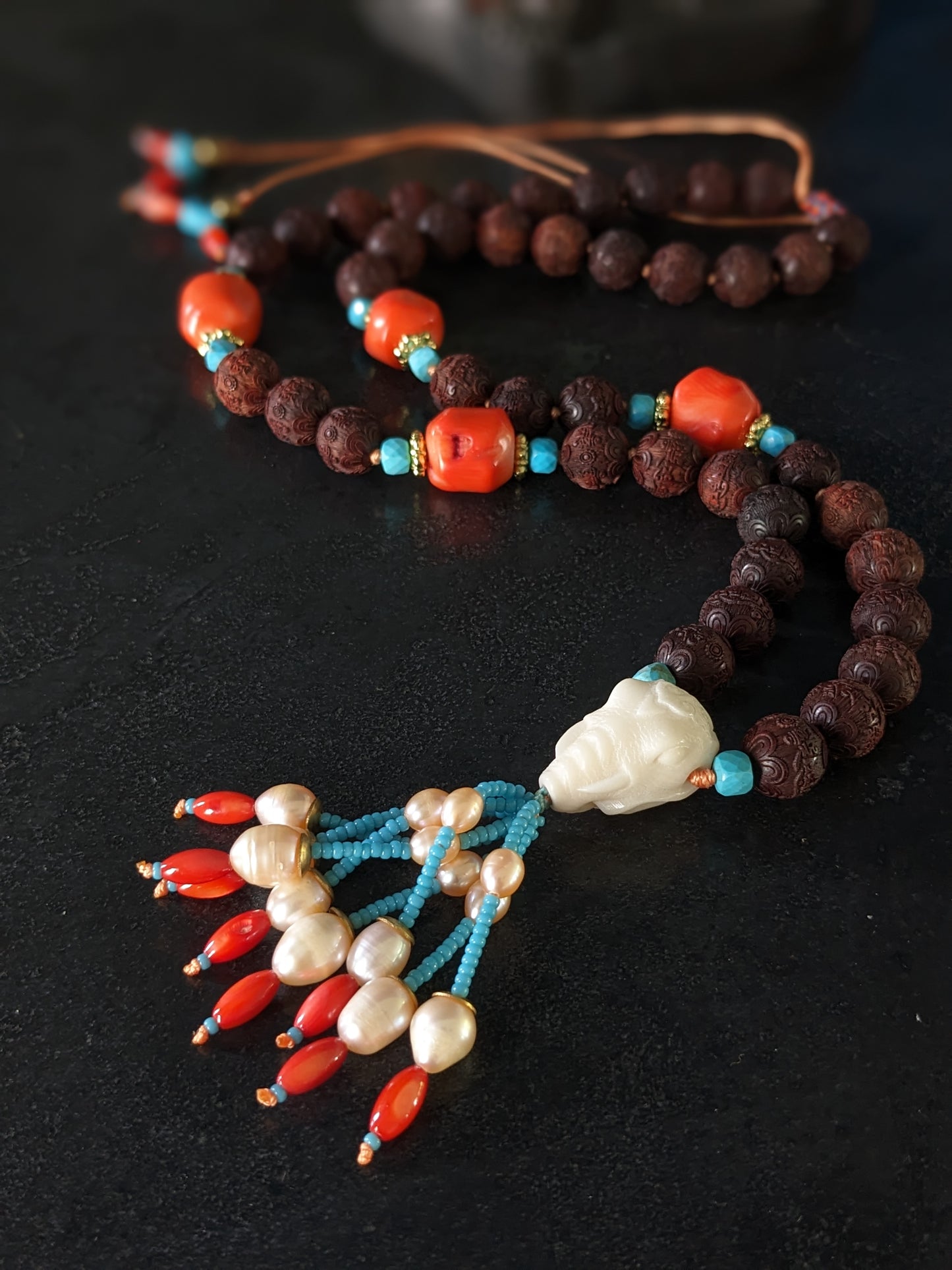 Collier en bois de santal, corail, turquoise et dieu ganesh
