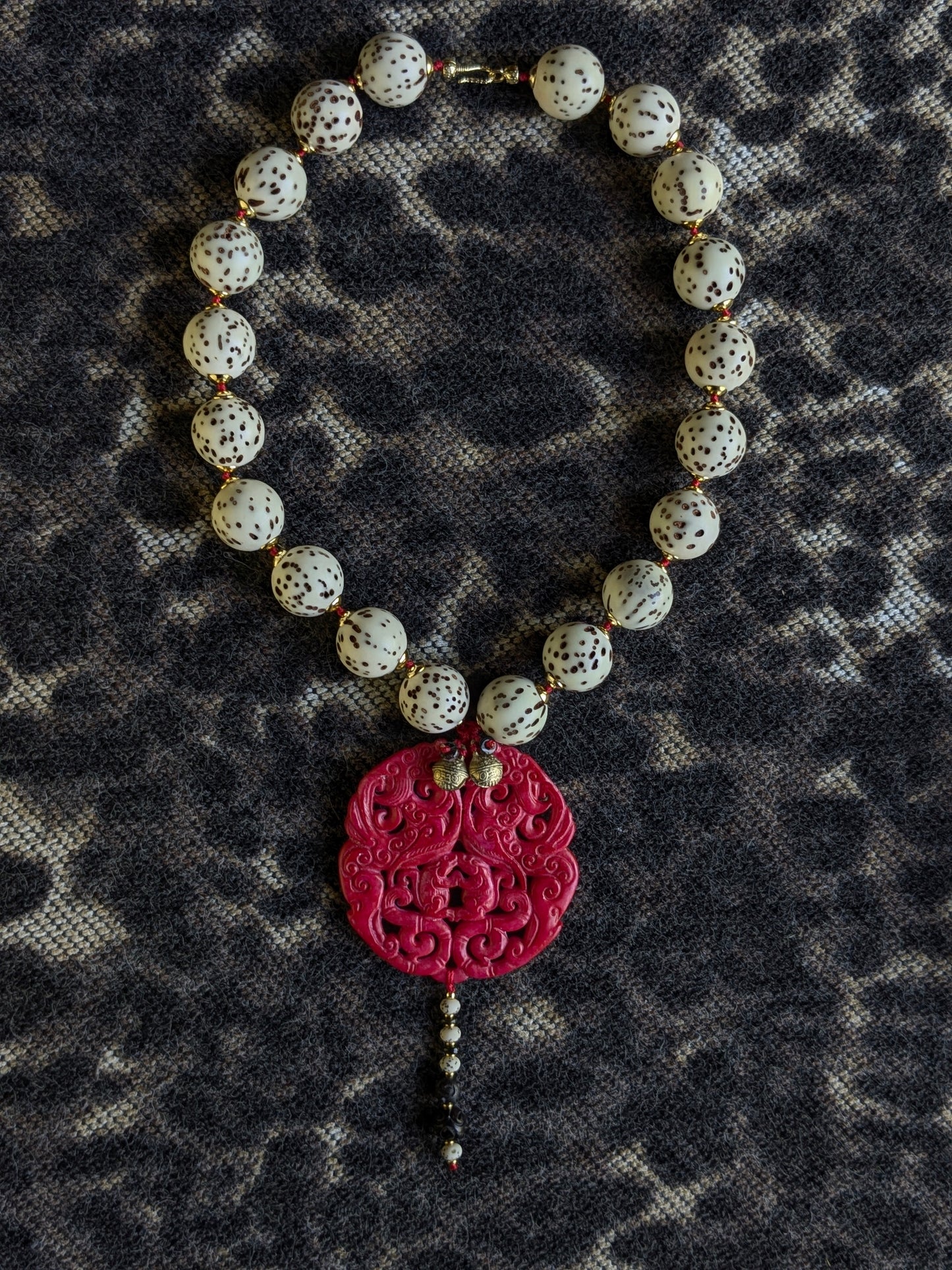 Collier Talisman Dragon Rouge et Starmoon