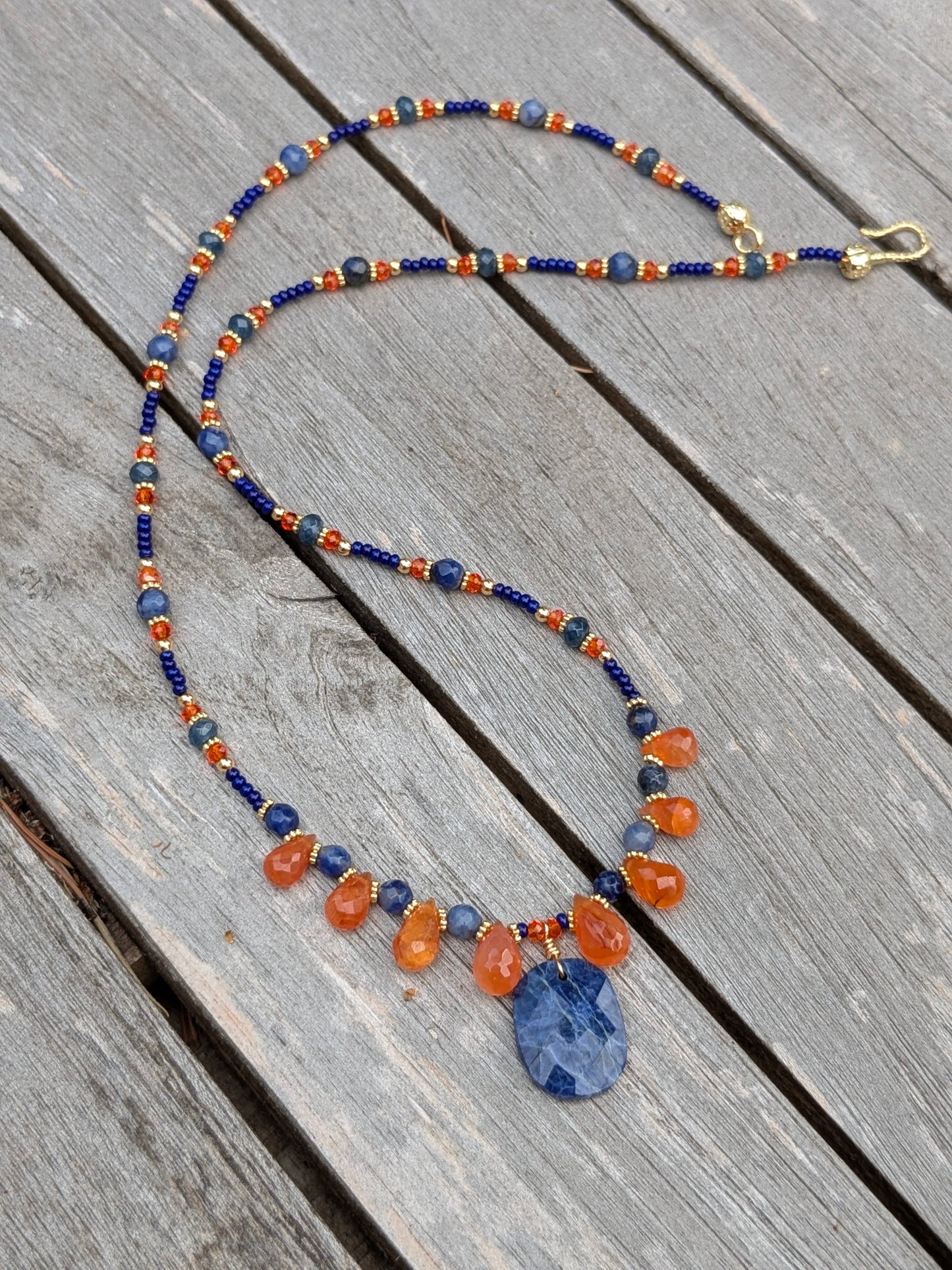 Collier raffiné en sodalite et cornaline
