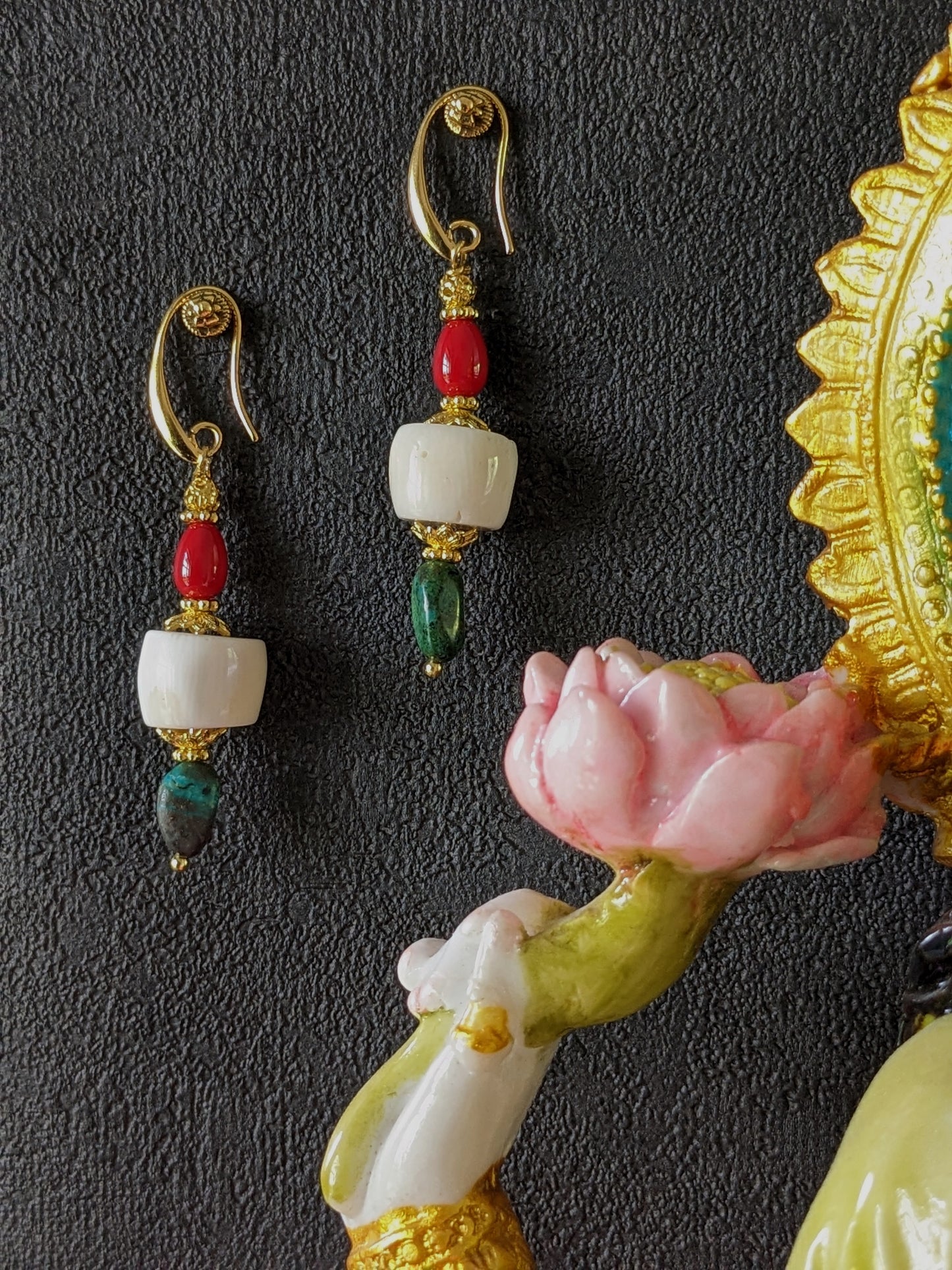 Boucles d'oreilles en pierres fines originales