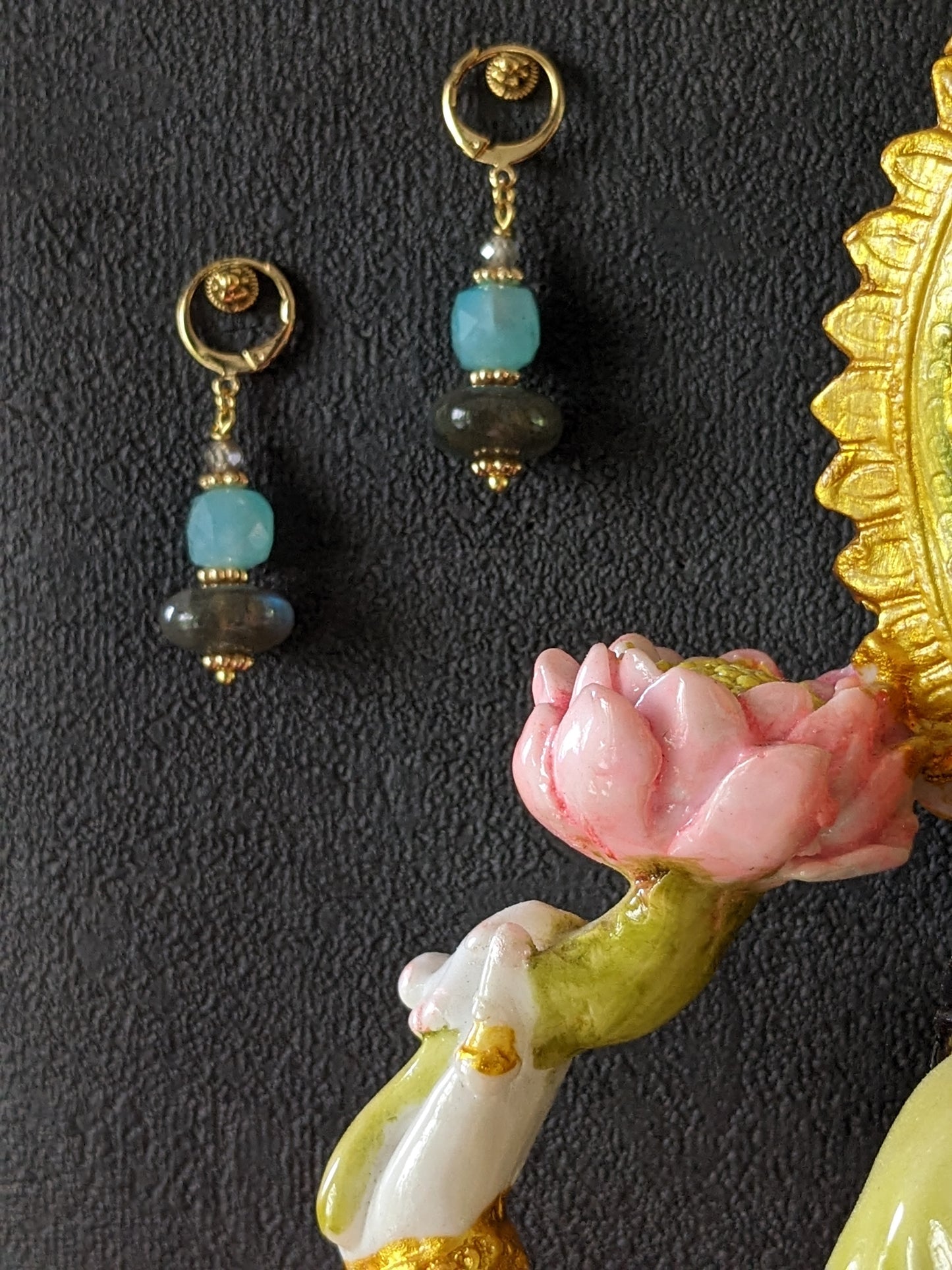 Boucles d'oreilles haute fantaisie en pierres fines