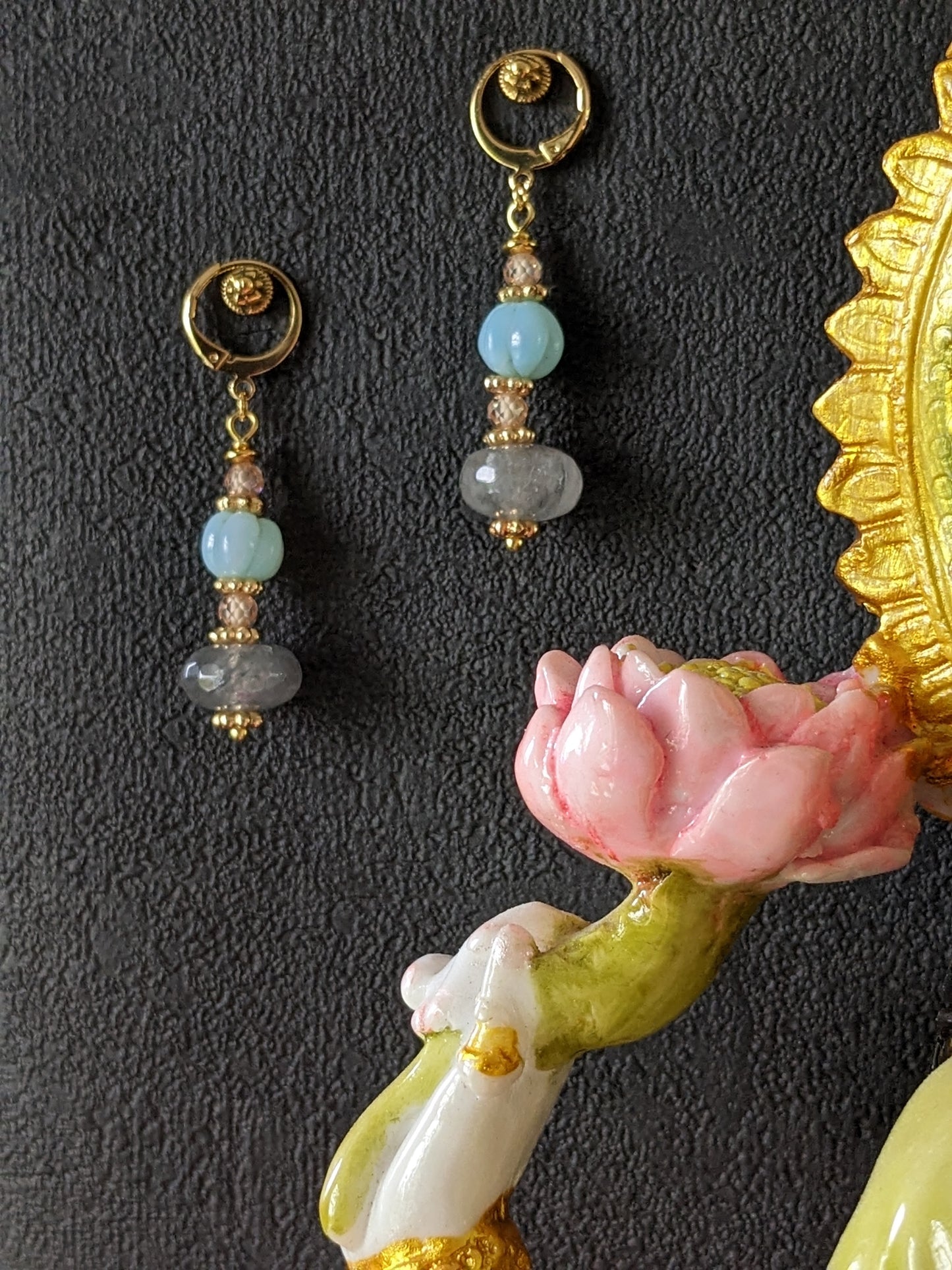 Boucles d'oreilles haute fantaisie en pierres fines