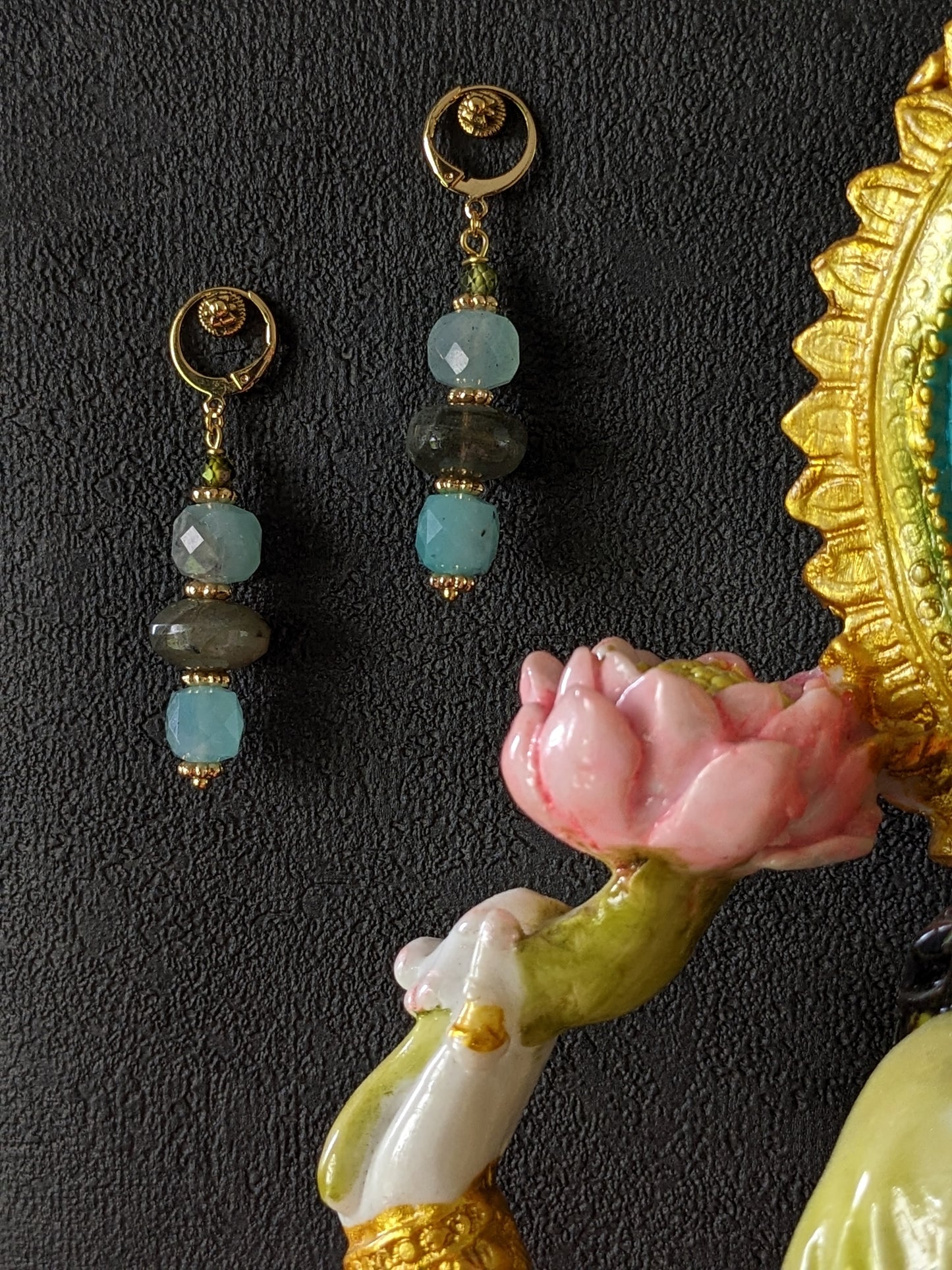 Boucles d'oreilles haute fantaisie en pierres fines