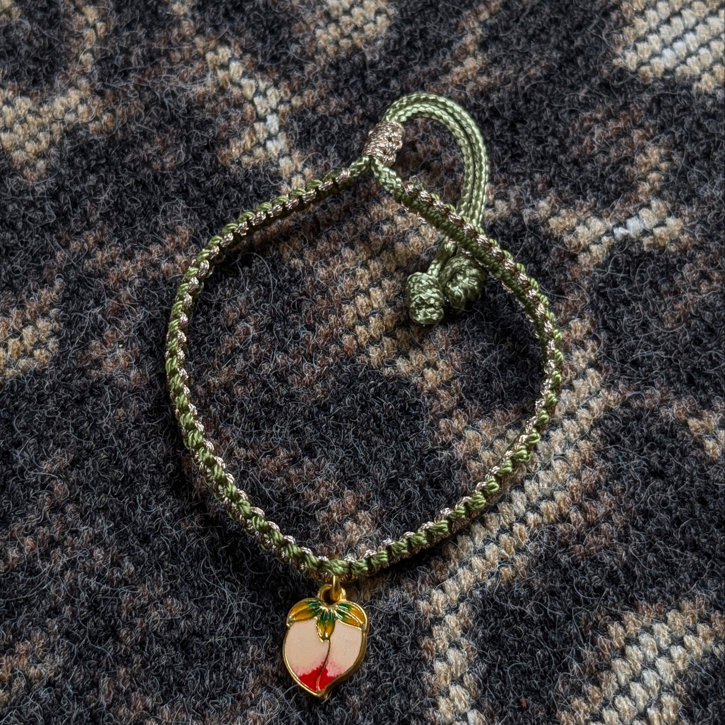 Anima Ajib Kaki et irisé