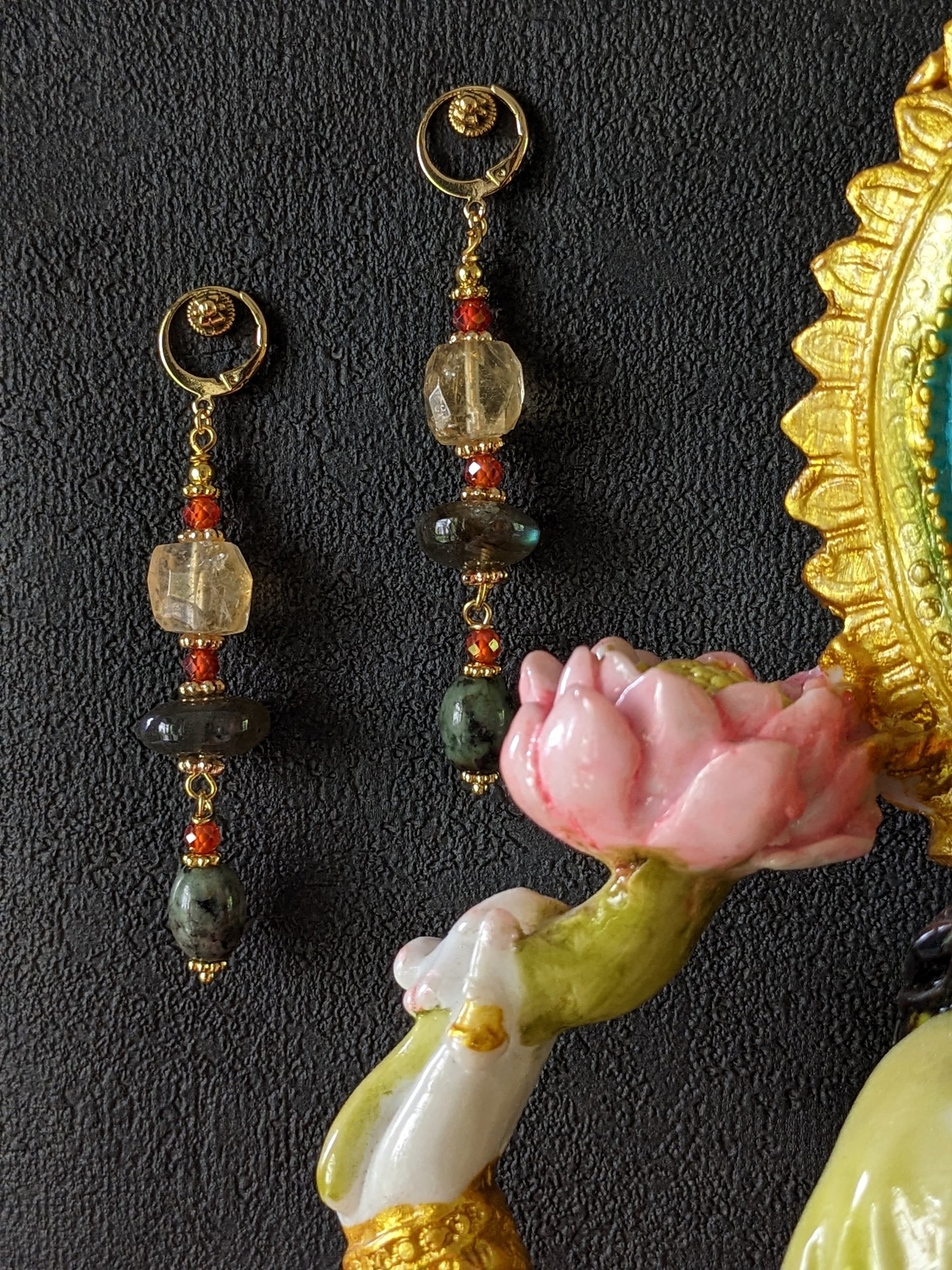 Boucles d'oreilles haute fantaisie en pierres fines