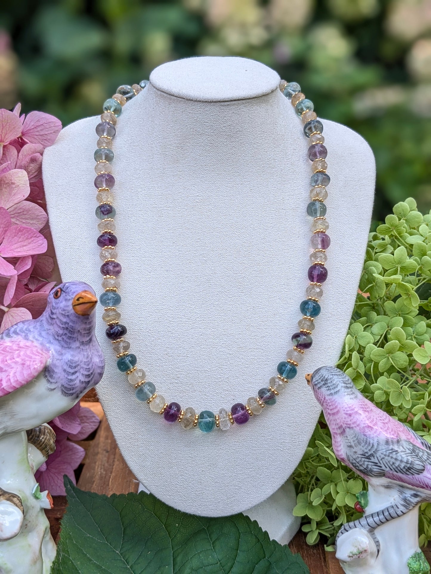 Collier unique en quartz à rutiles dorés et fluorite, bijou minéral et bohemien, fermeture magnétique pratique