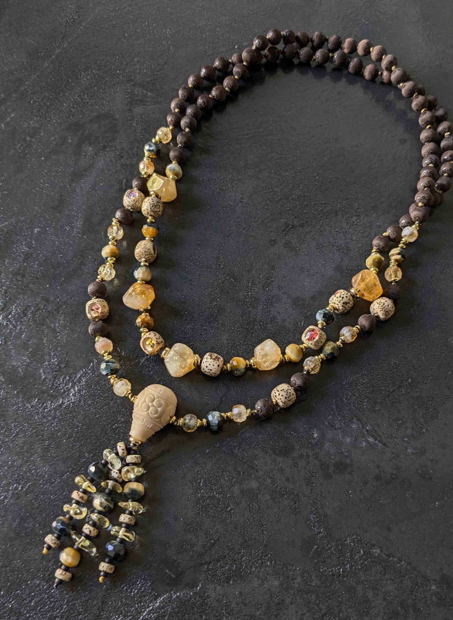 Mala méditation Nivriti, mélange de minéraux et de spiritualité asiatique, design unique