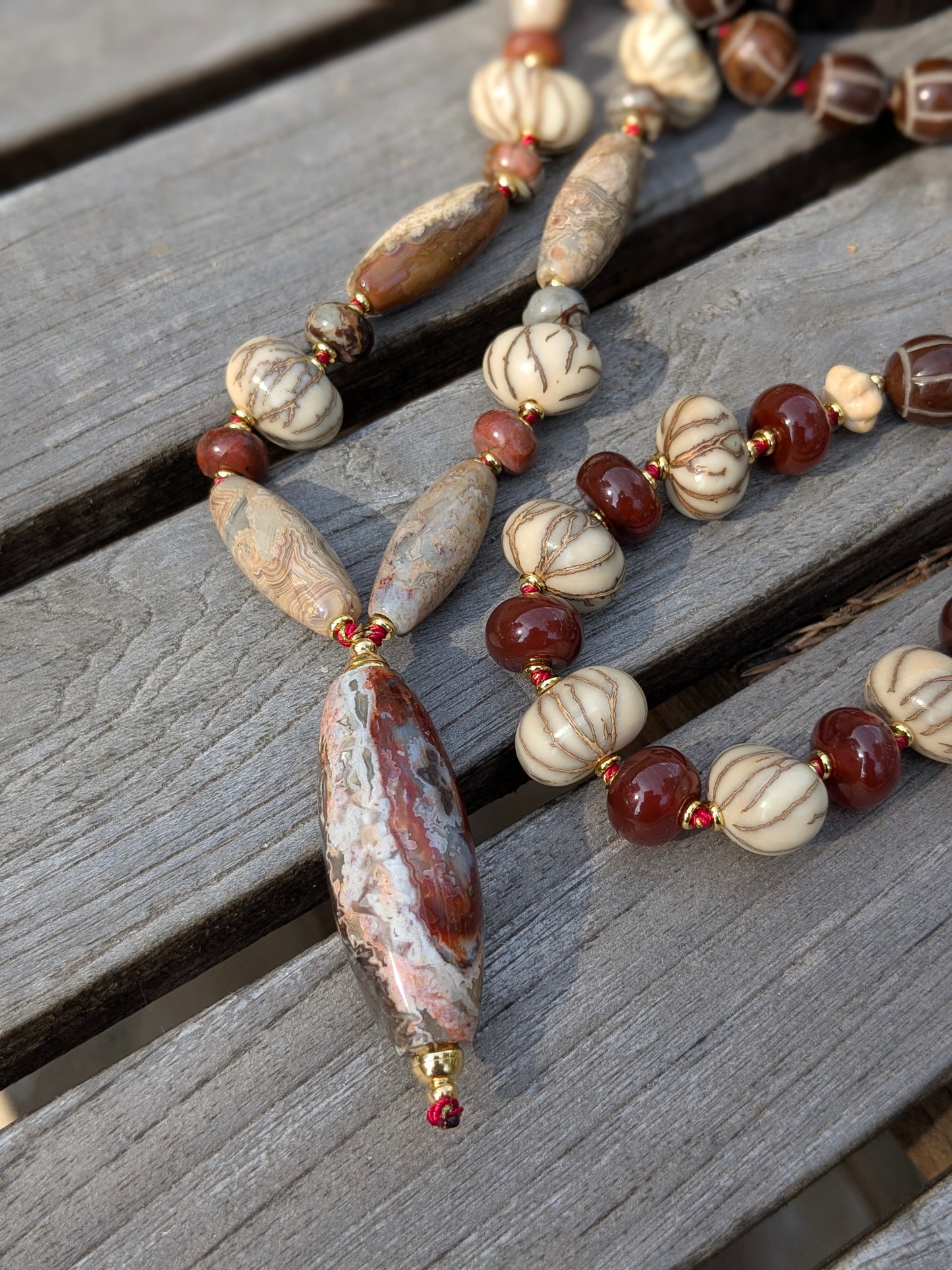 Mala énergétique Ruchira, graines de bodhi écorce et cœur, agate mexicaine centrale rosée