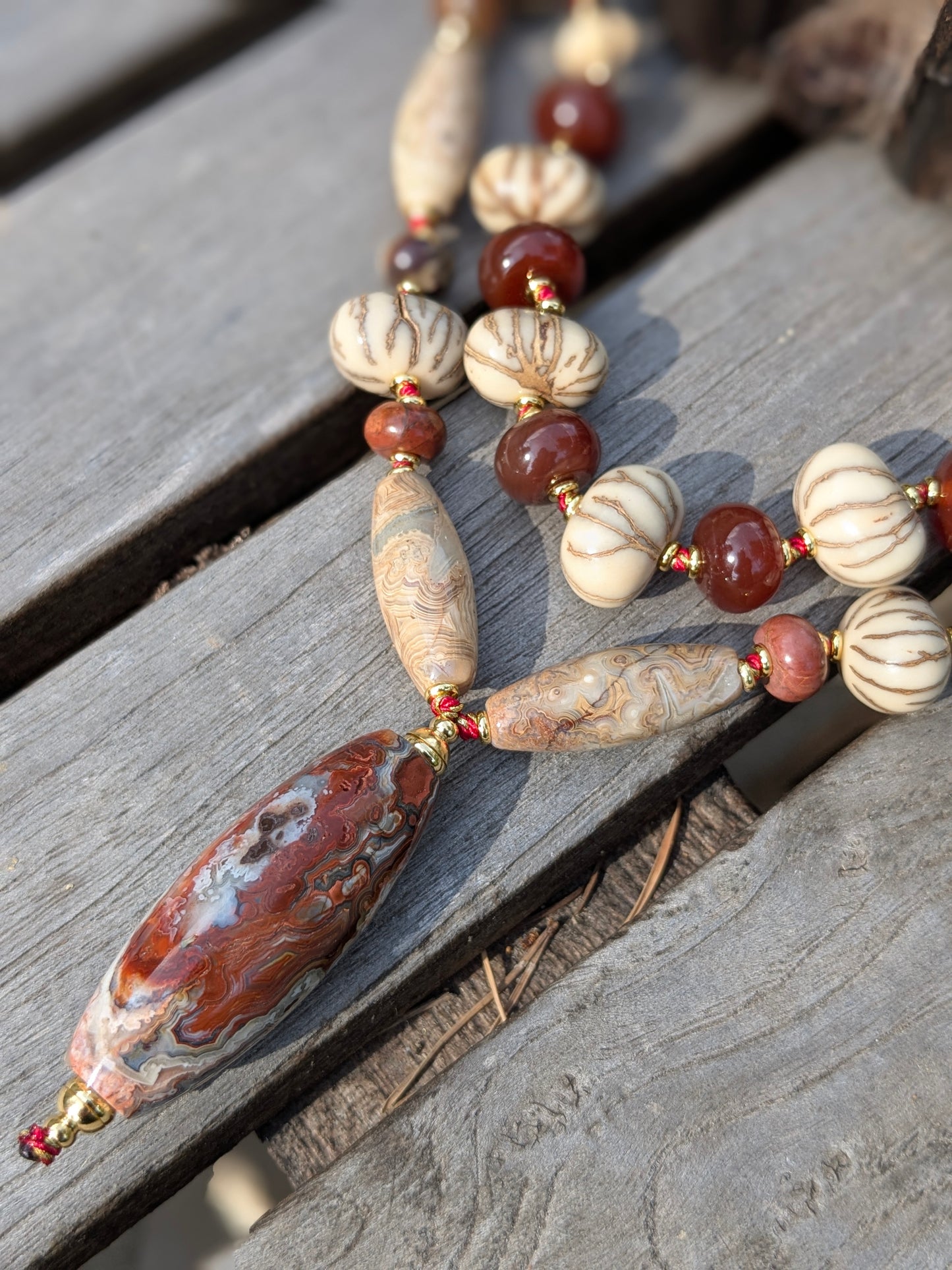 Mala énergétique Ruchira, graines de bodhi écorce et cœur, agate mexicaine centrale rosée