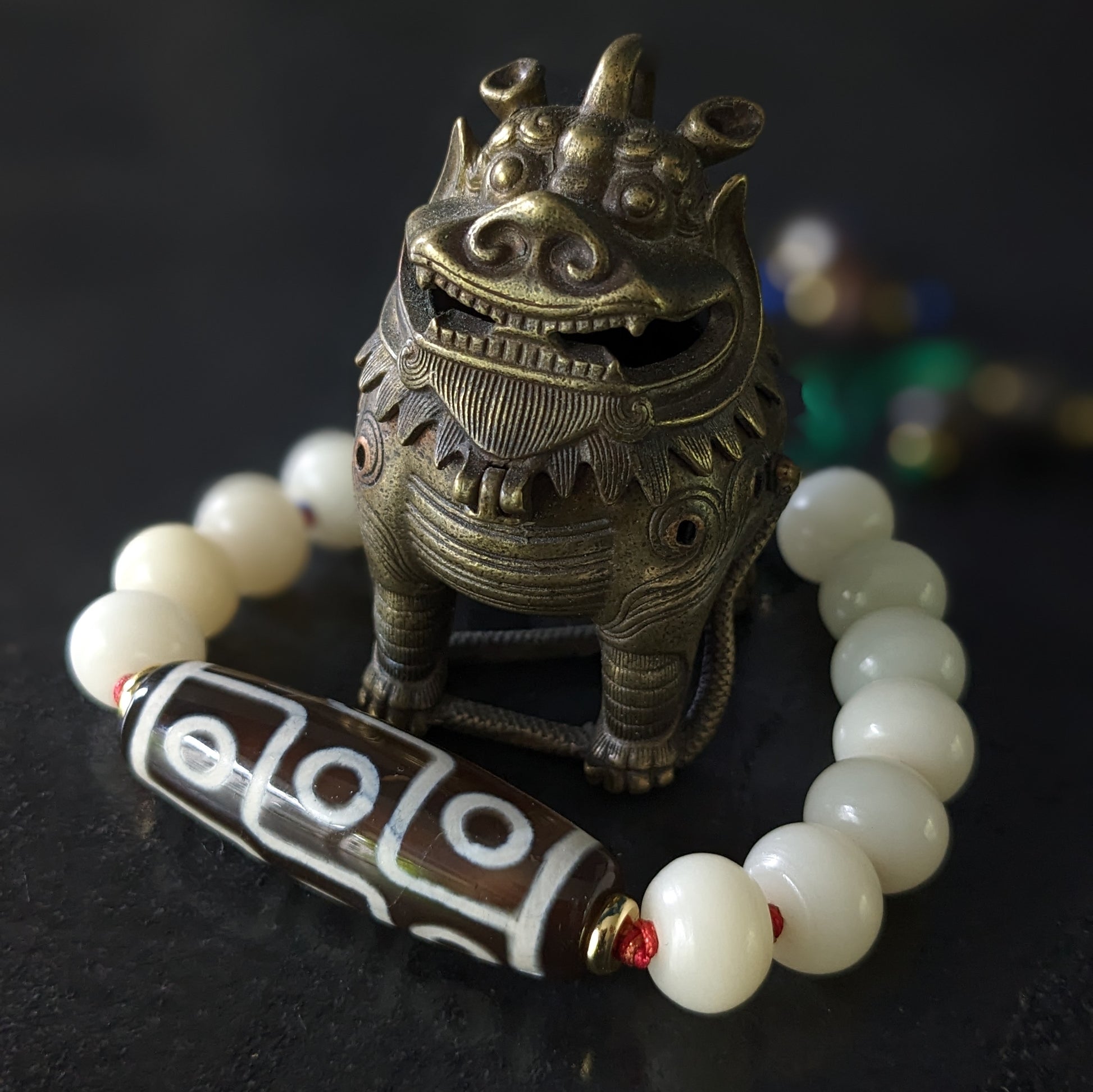 Bracelet dZI porte-bonheur en agate et perles de prière bouddhistes