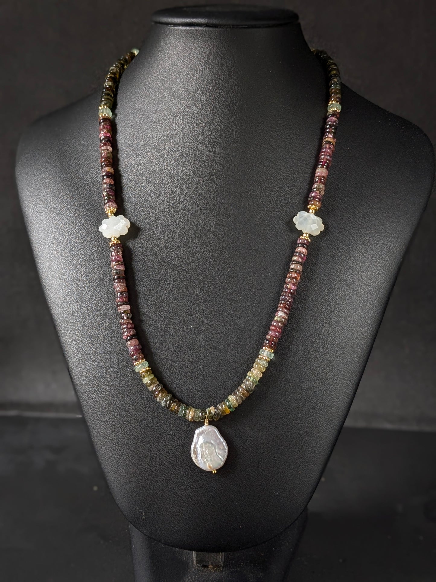 Collier Ishvani