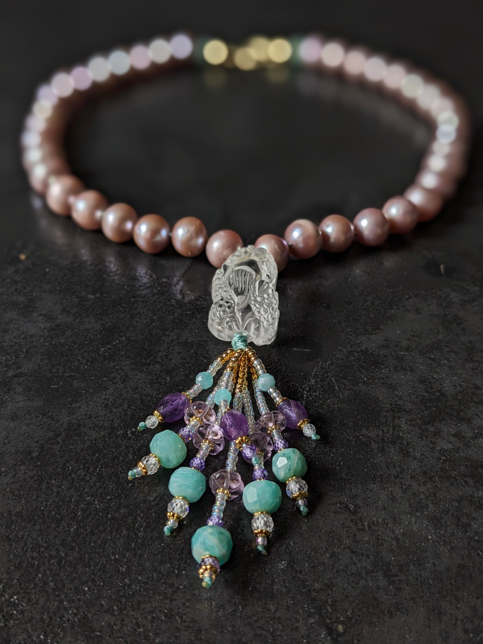 collier pixiu porte-bonheur noué main en pierres fines et cristal de roche