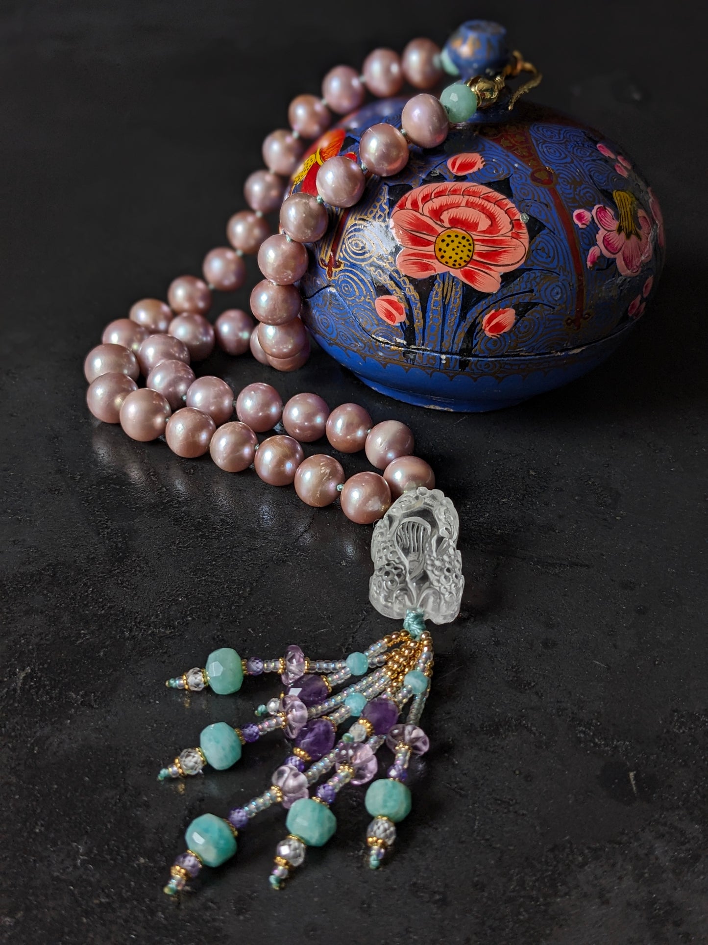 Collier pixiu porte-bonheur noué main en pierres fines et cristal de roche