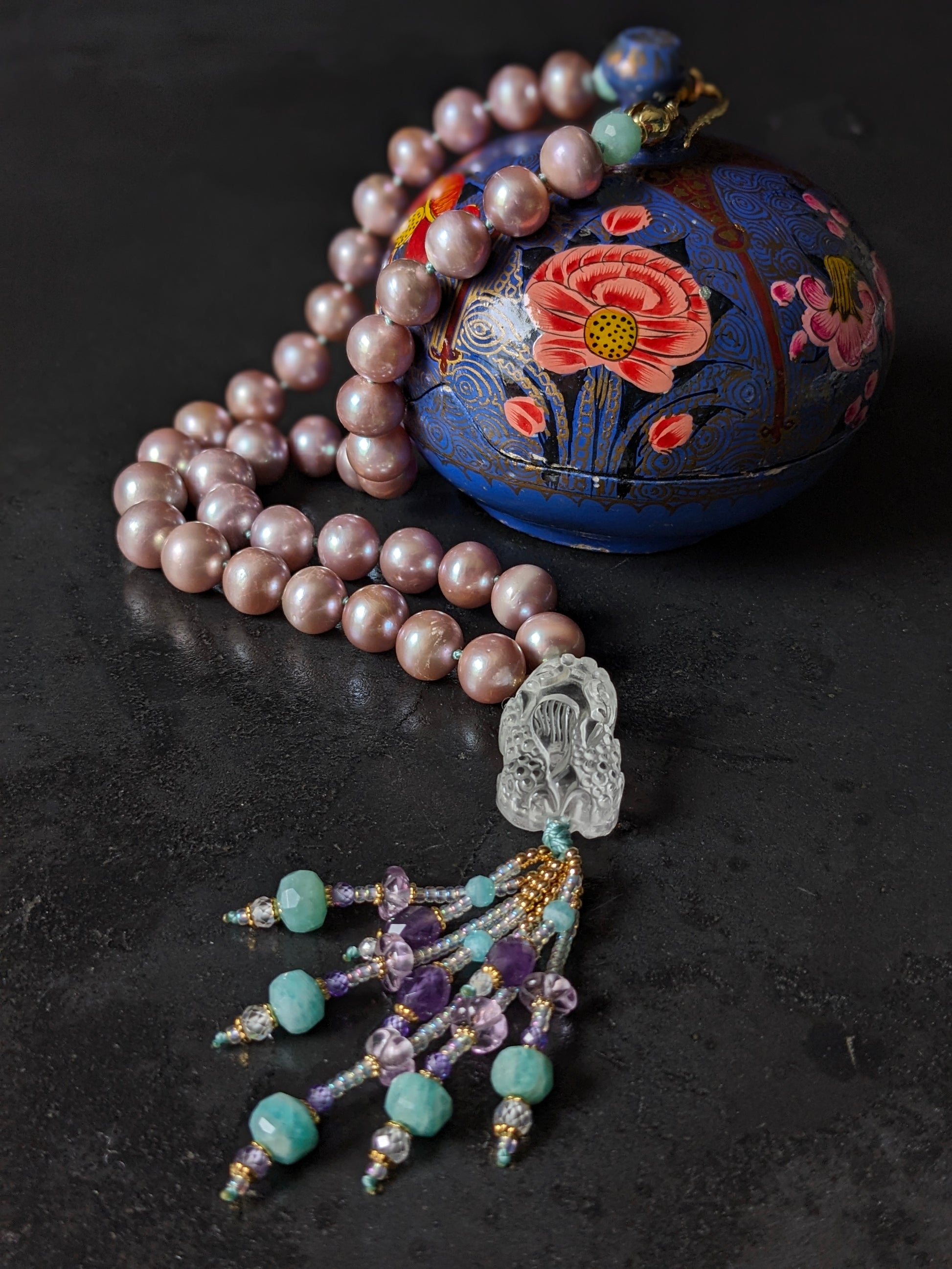 Collier pixiu porte-bonheur noué main en pierres fines et cristal de roche