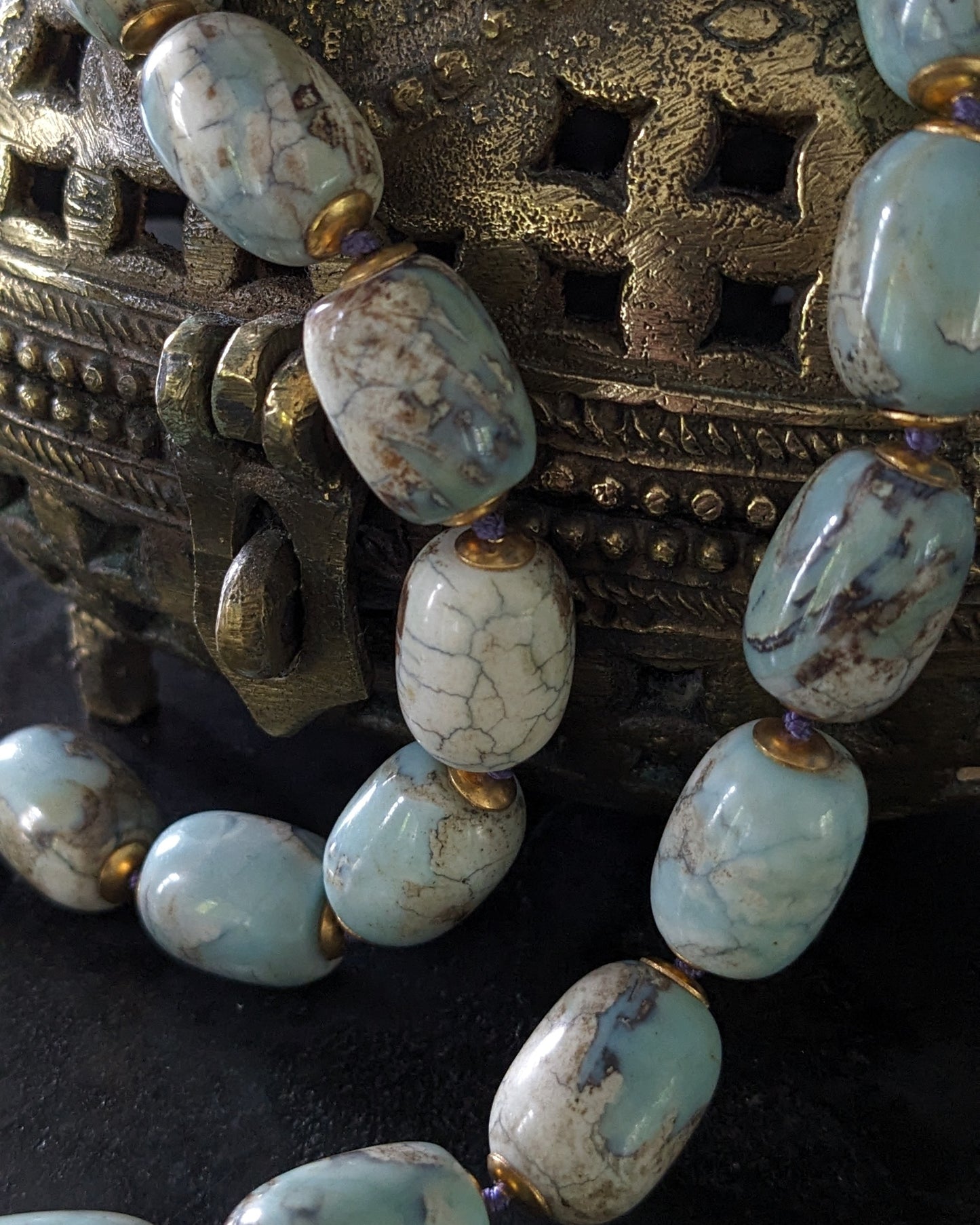 Collier ethnique en agates bleues et boite à amulette du Rajasthan