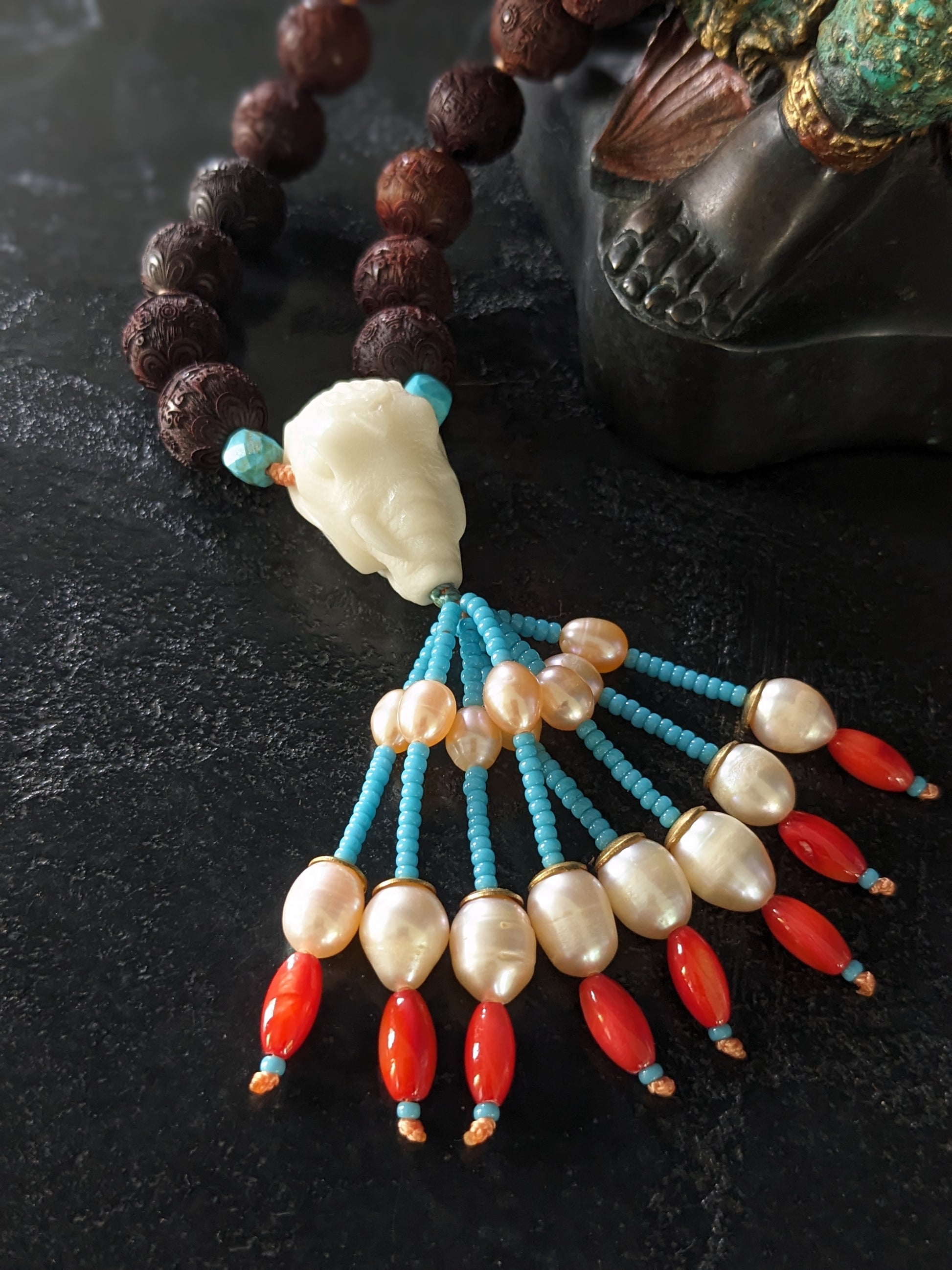 Collier en bois de santal, corail, turquoise et dieu ganesh
