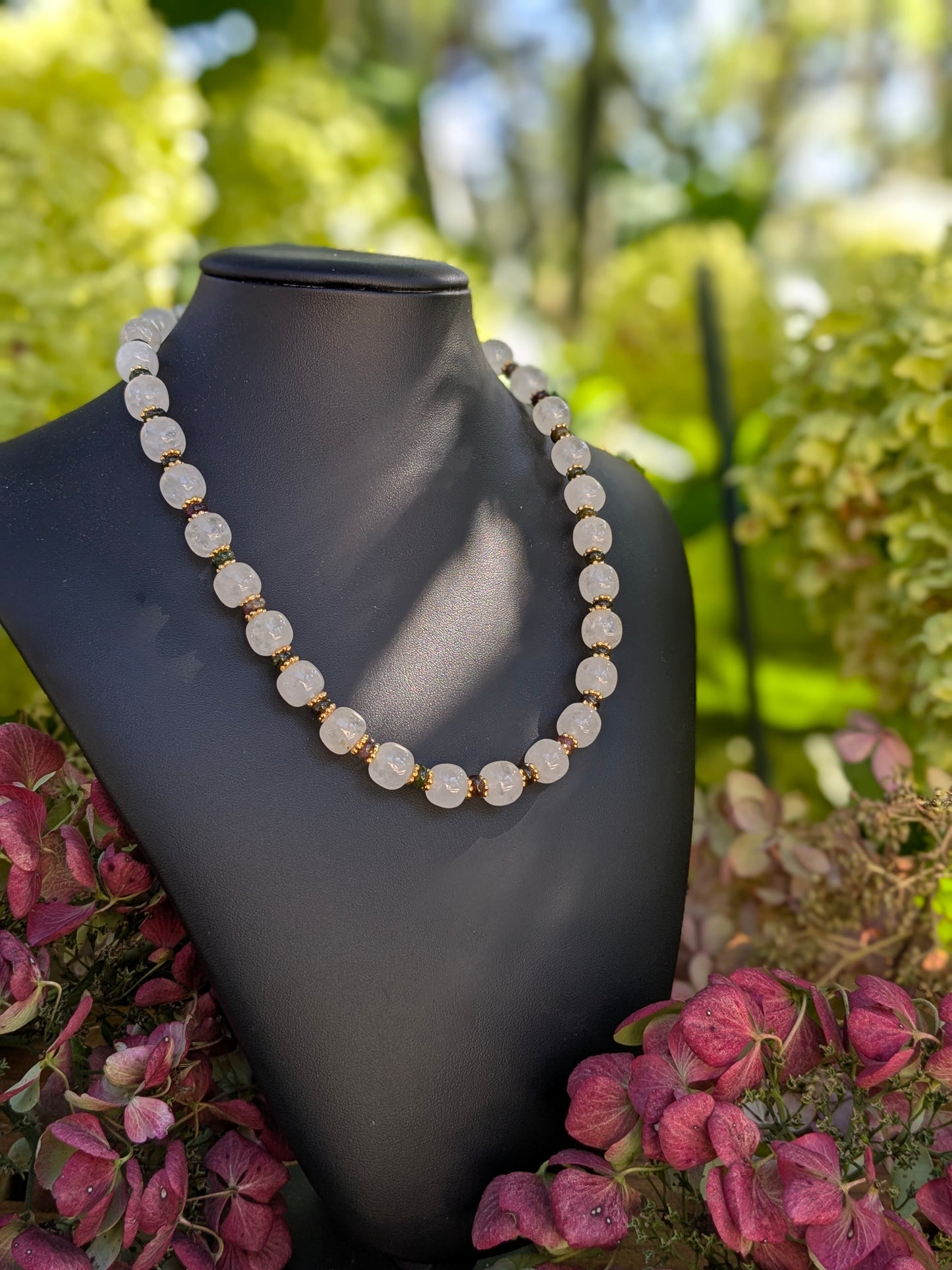 Collier en quartz blanc translucide et tourmaline, talisman lumineux