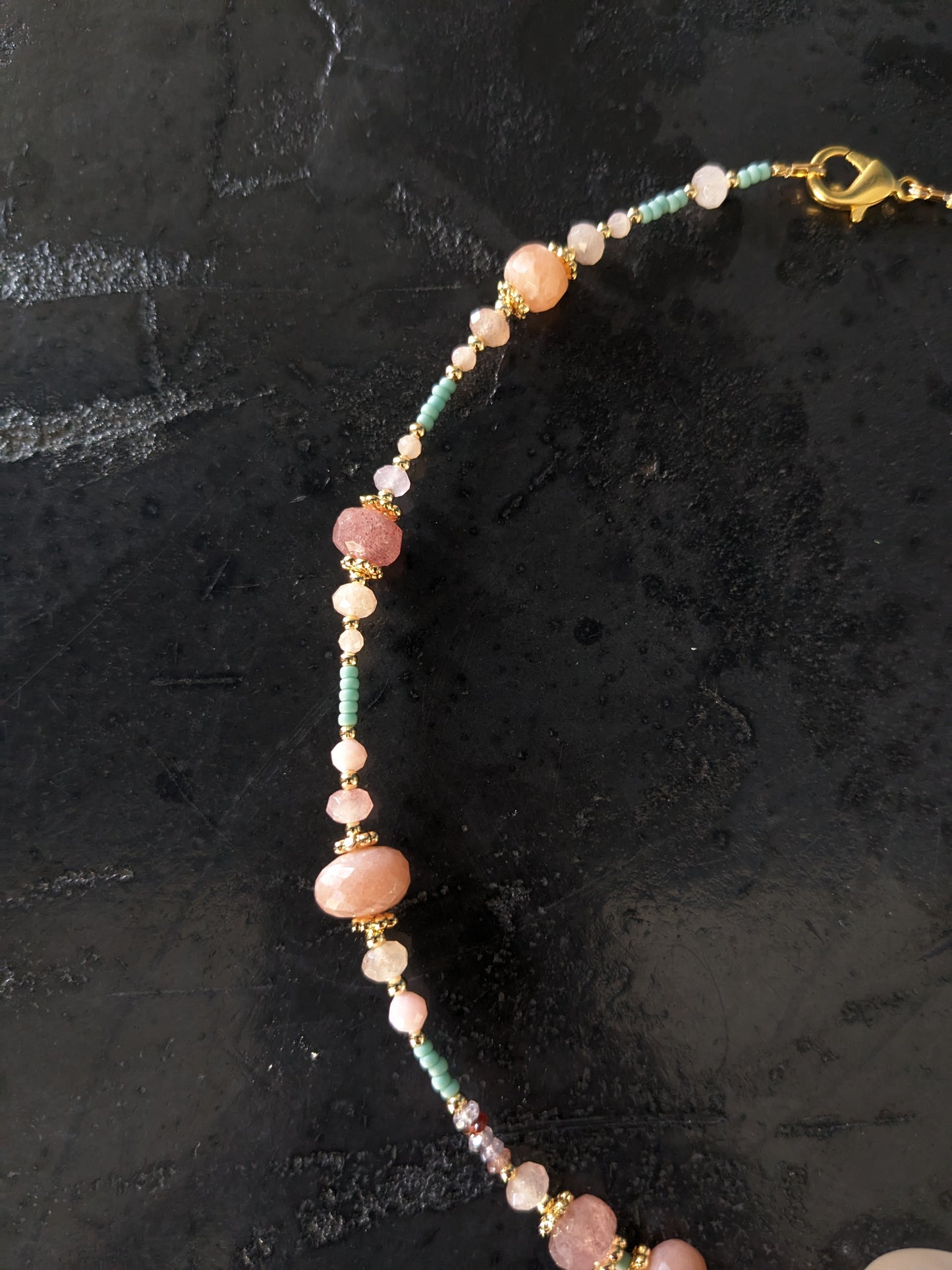 Collier haute fantaisie en pierres fines naturelles Pushpika - Un bijou d'exception aux couleurs chatoyantes