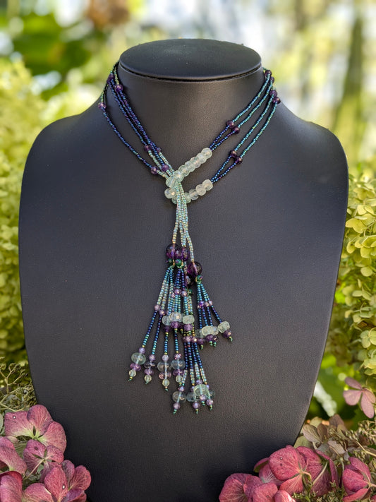 Collier bohème rocailles Miyuki irisées, fluorite verte et améthystes, modulable