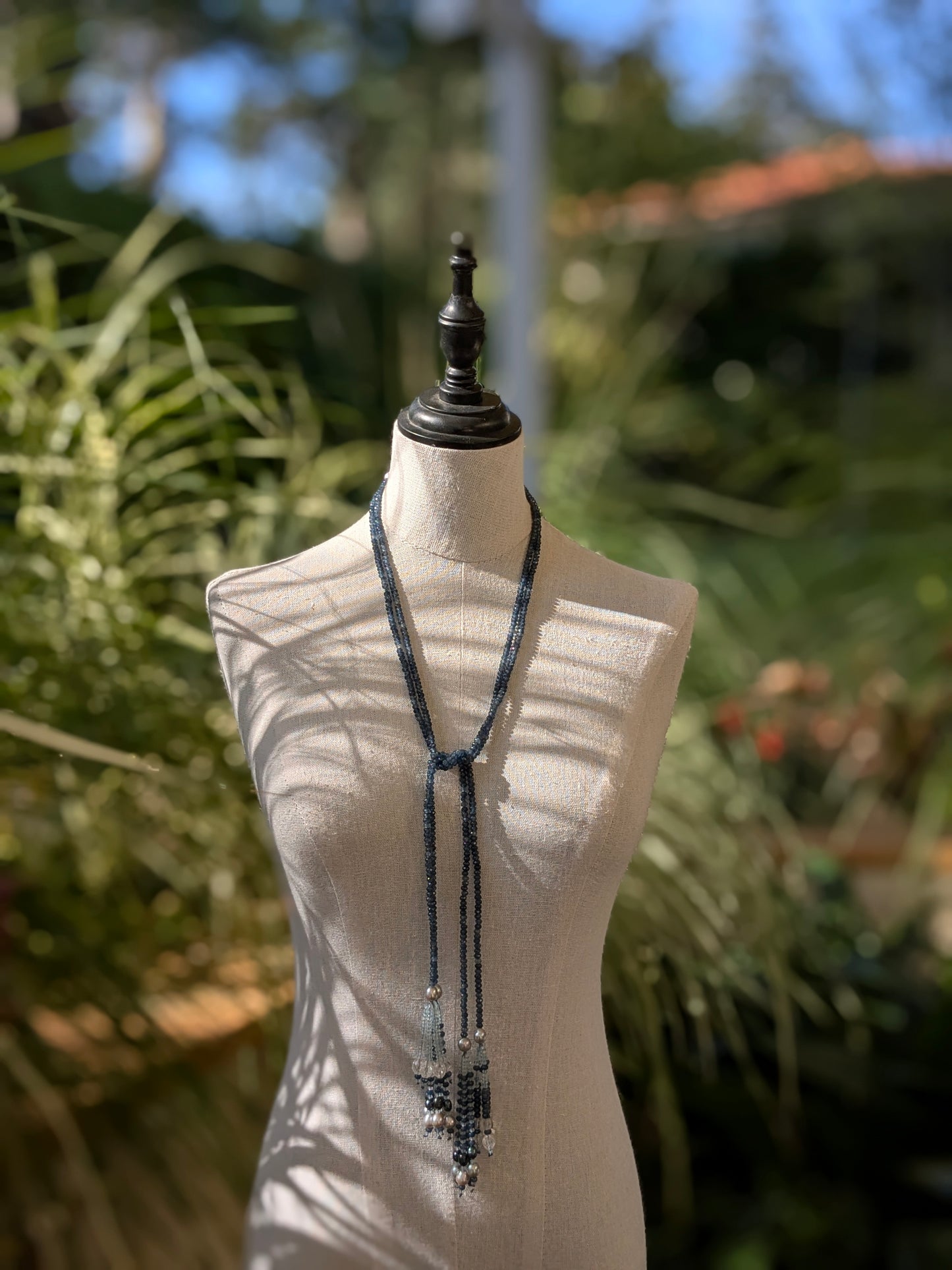 Collier bohème agate bleue, perles d’eau douce et tassels multicolores, modulable
