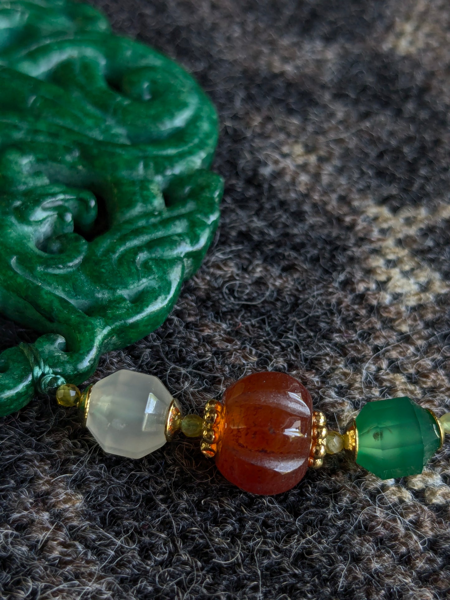 Collier Talisman Dragons Vert et Miel