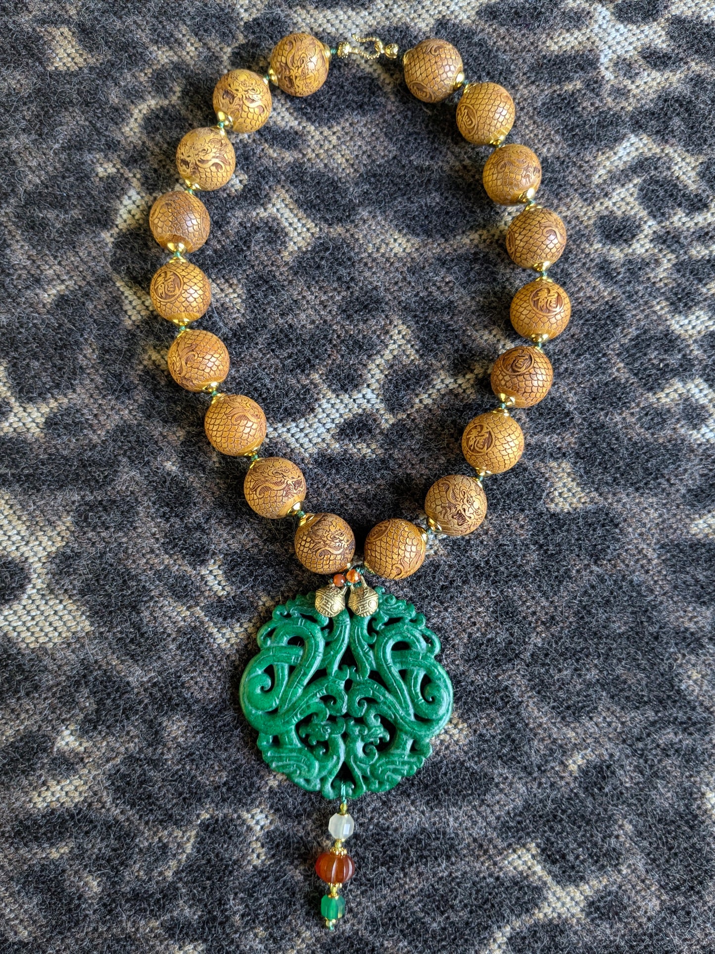 Collier Talisman Dragons Vert et Miel