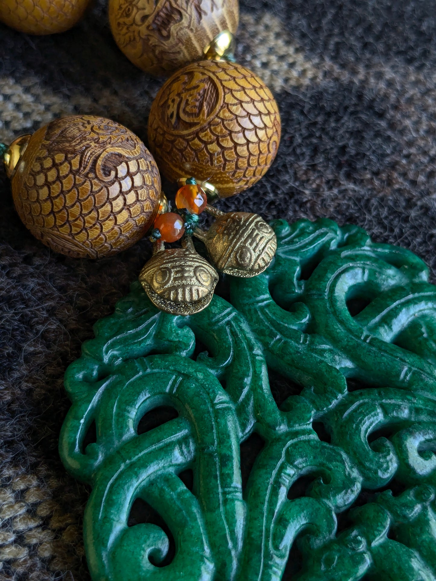 Collier Talisman Dragons Vert et Miel