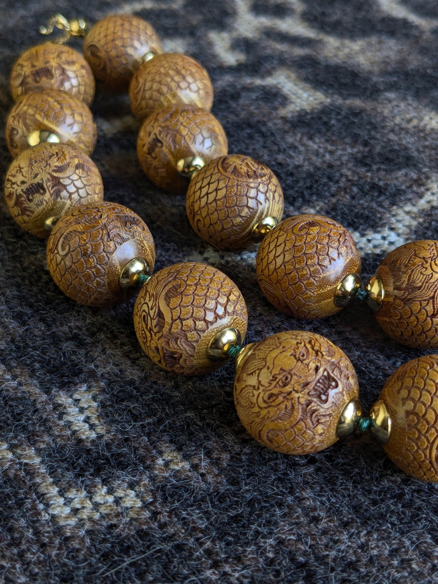 Collier Talisman Dragons Vert et Miel