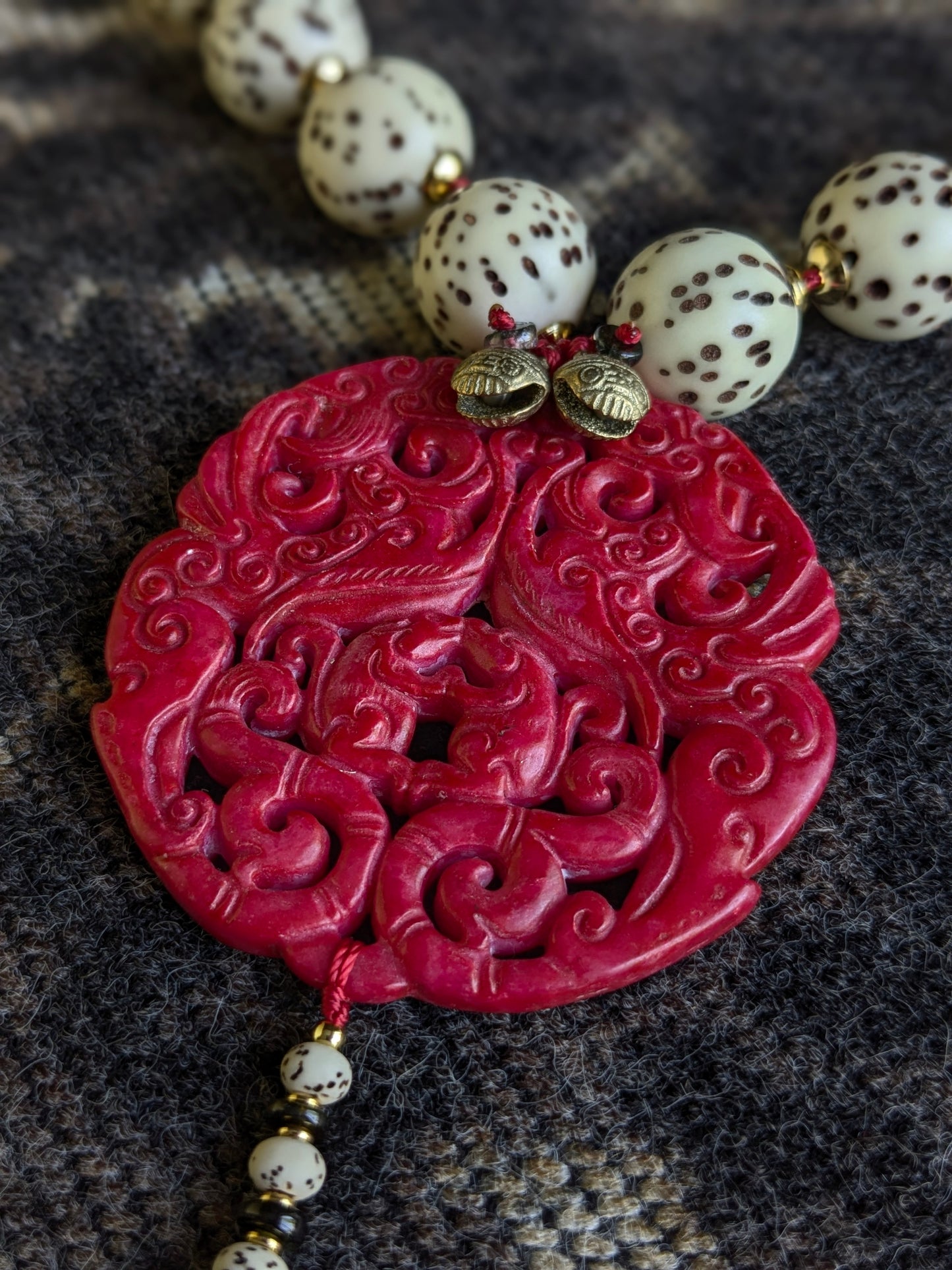 Collier Talisman Dragon Rouge et Starmoon