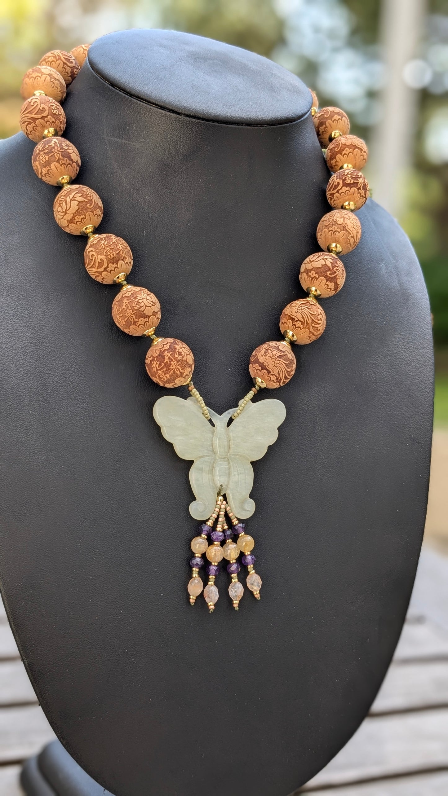 Collier Talisman Papillon et Pivoines