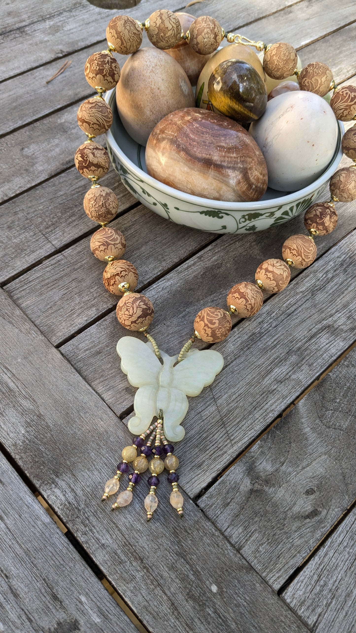 Collier Talisman Papillon et Pivoines