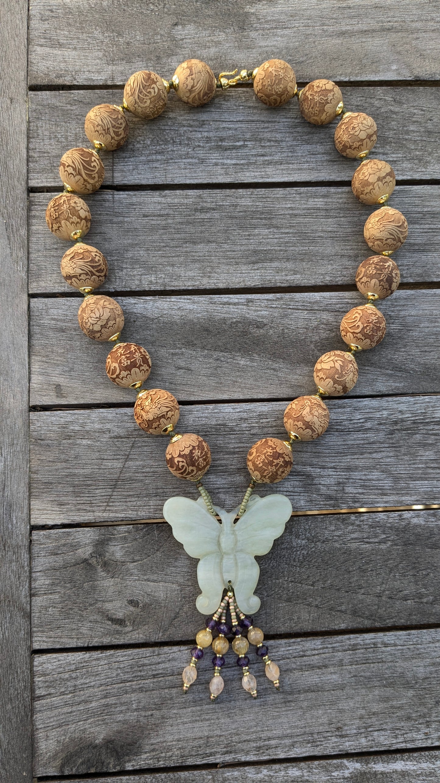 Collier Talisman Papillon et Pivoines