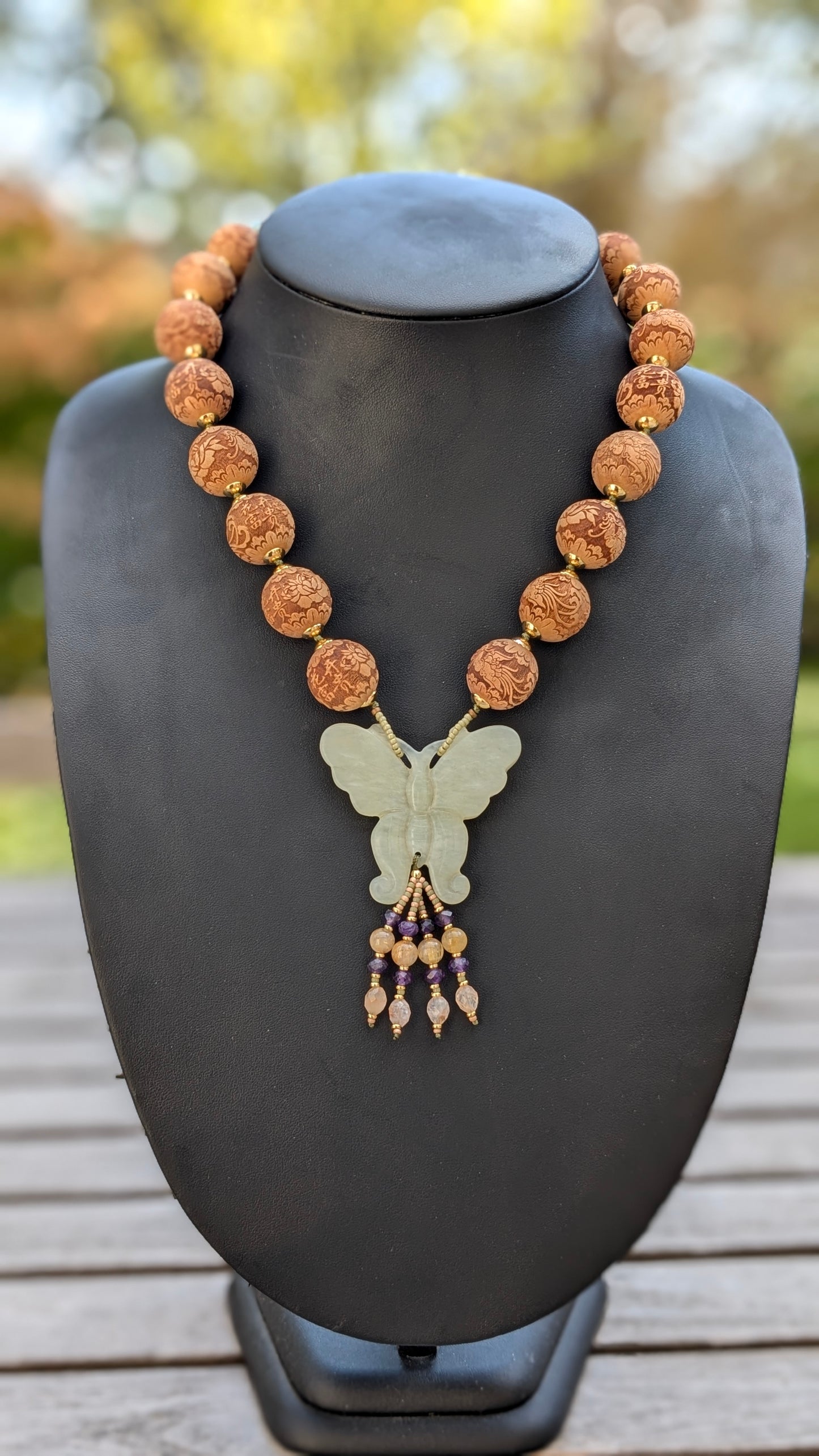 Collier Talisman Papillon et Pivoines