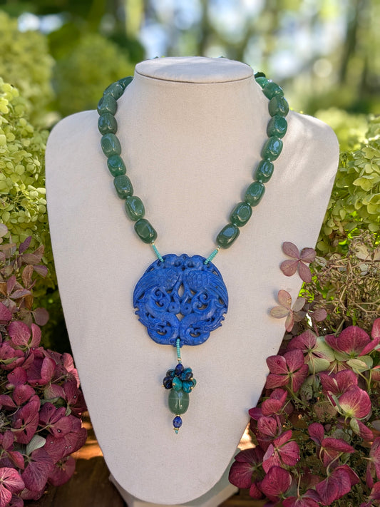 Collier talisman en jade néphrite bleu avec couple de phénix, aventurine, lapis lazuli et chrysocolle