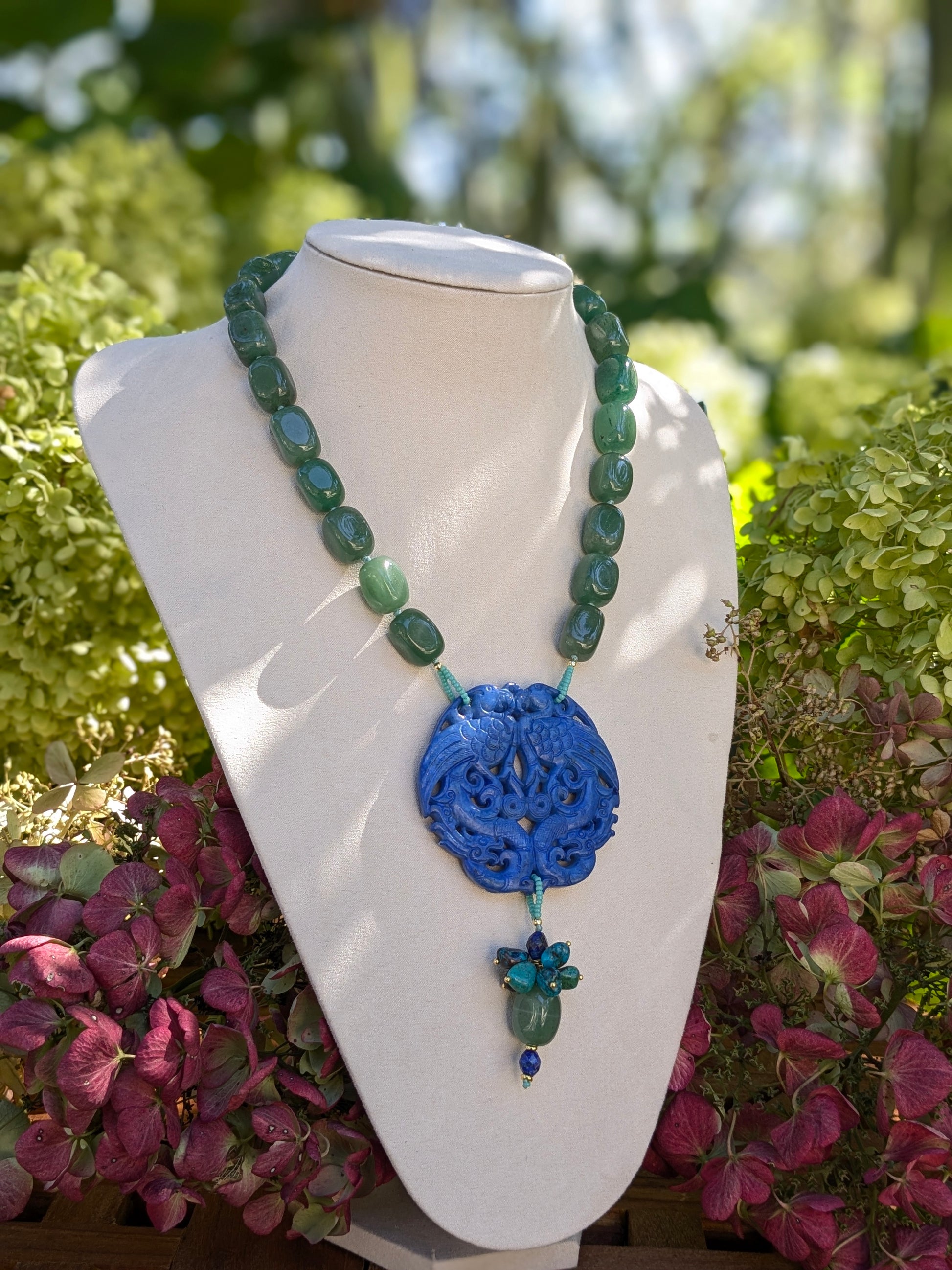 Collier talisman en jade néphrite bleu avec couple de phénix, aventurine, lapis lazuli et chrysocolle