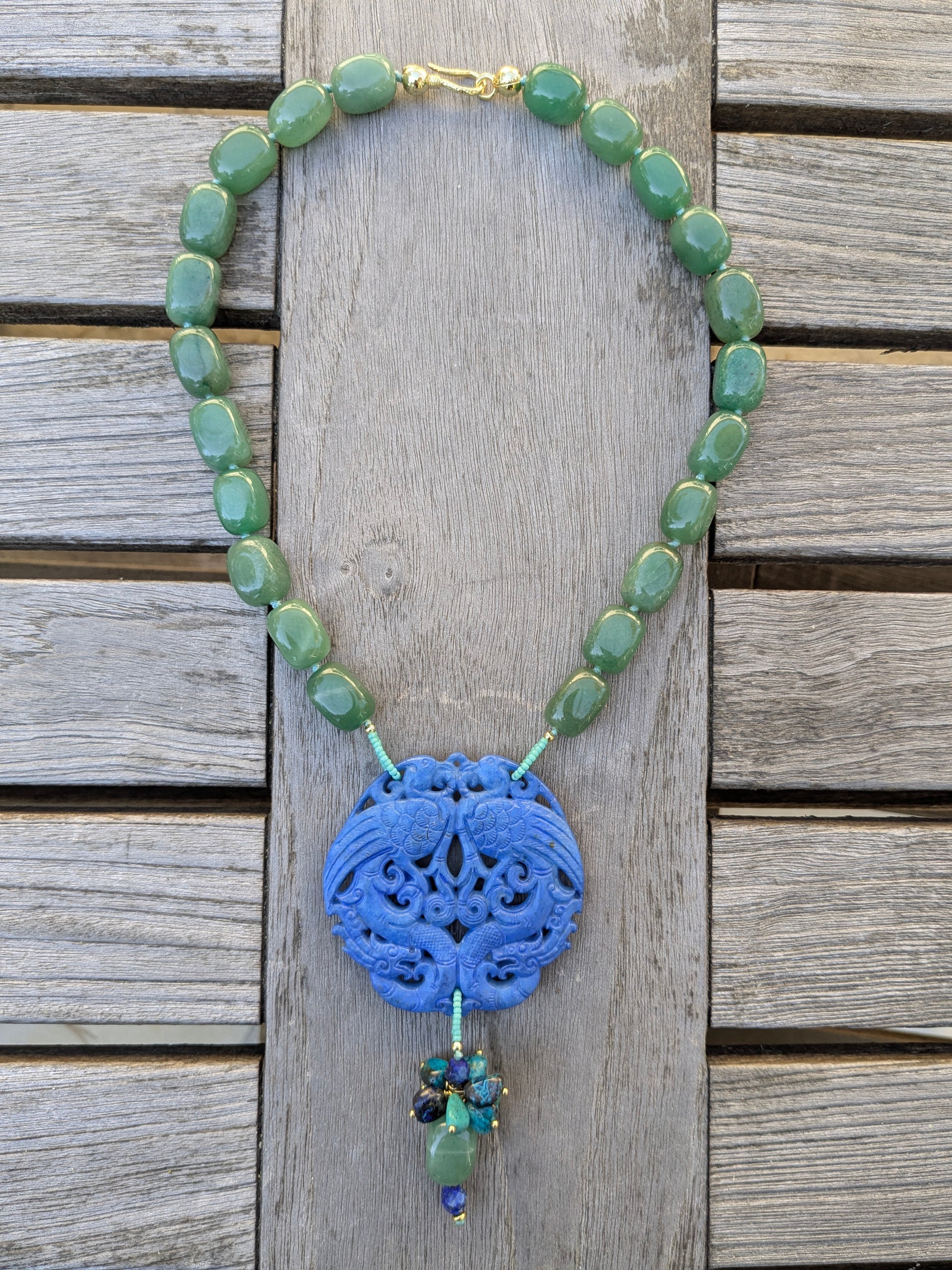 Collier talisman en jade néphrite bleu avec couple de phénix, aventurine, lapis lazuli et chrysocolle