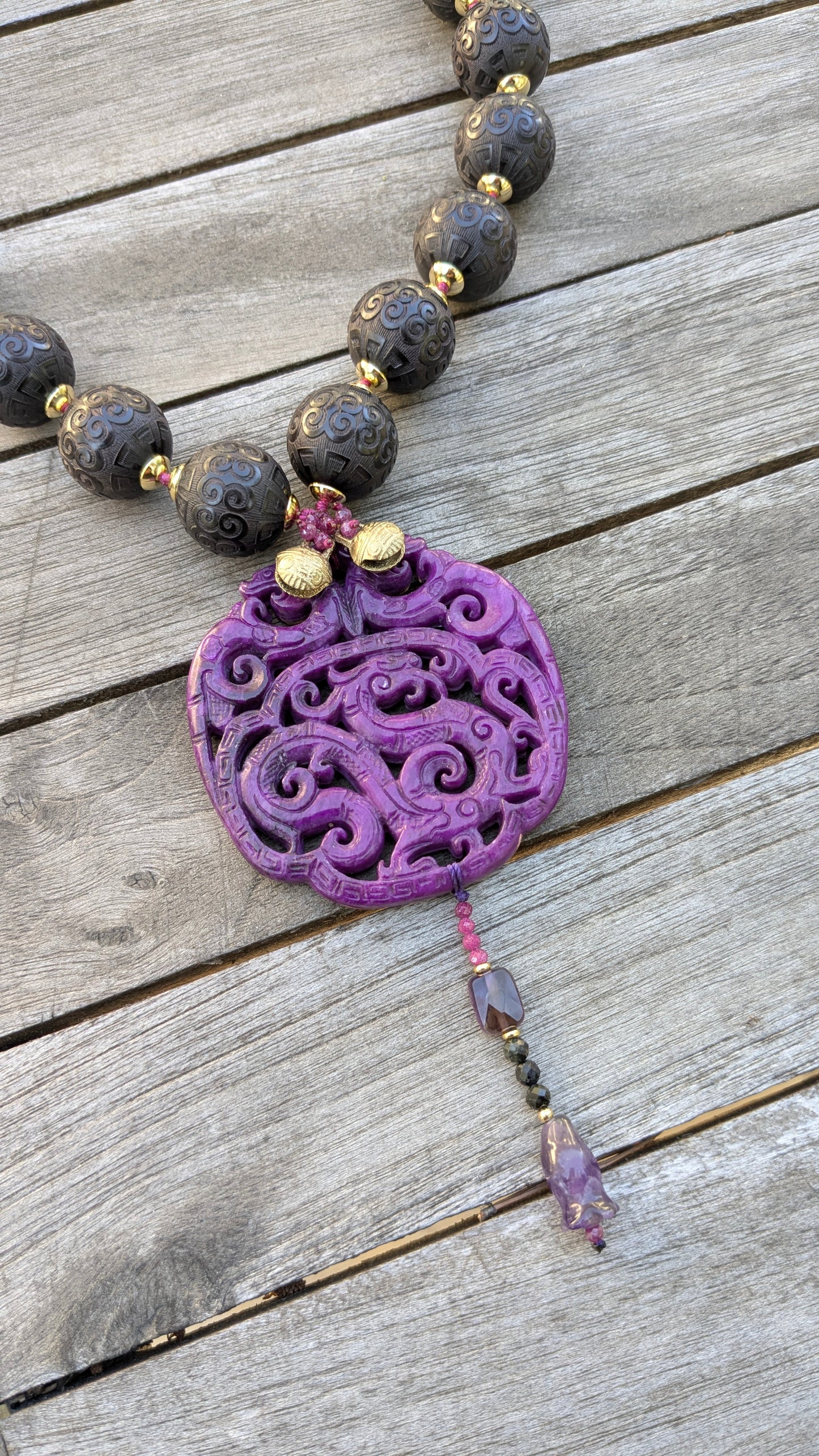 Collier Talisman Dragons Violet