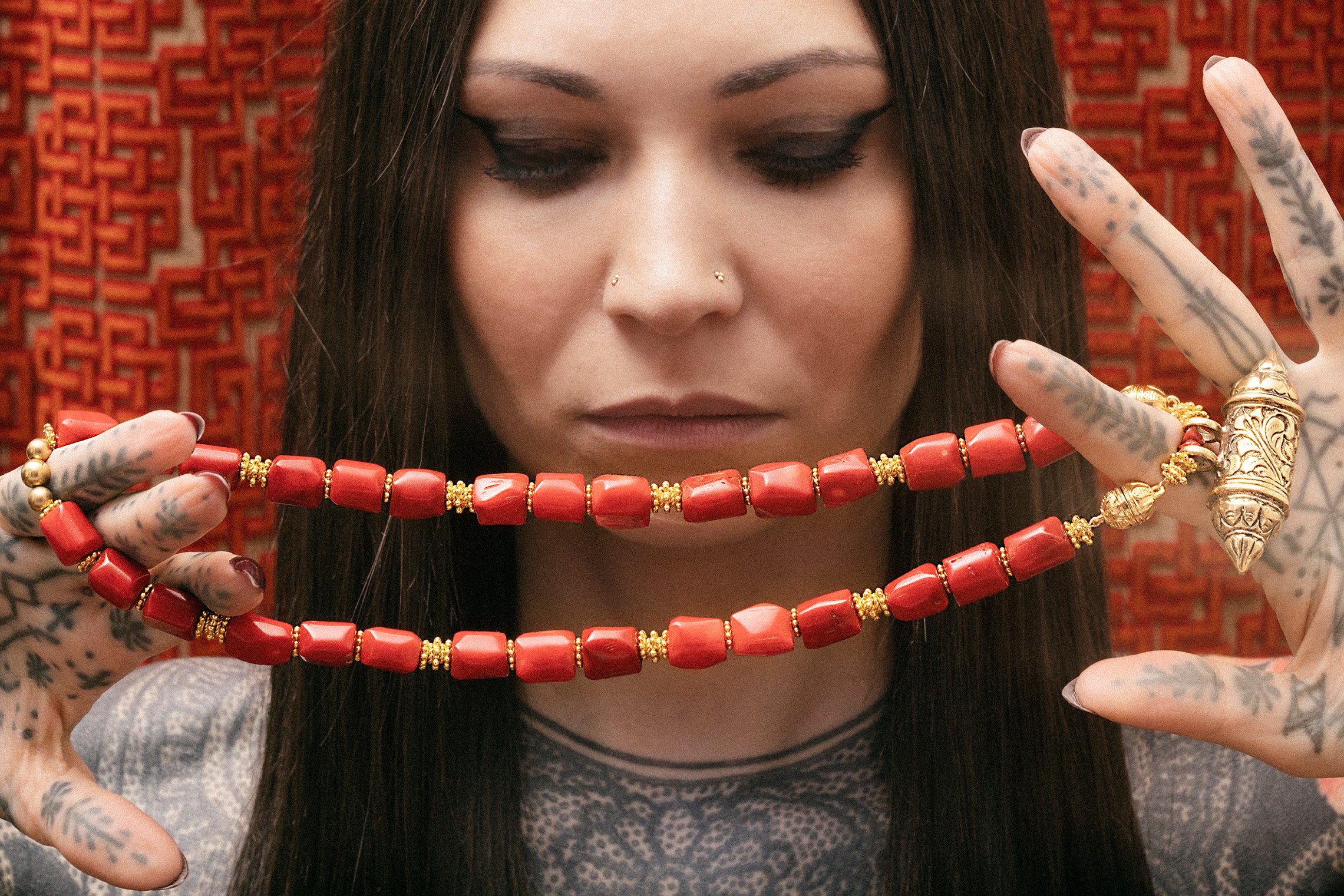 Collier ethnique en bambou de mer rouge et boite à amulette du Rajasthan